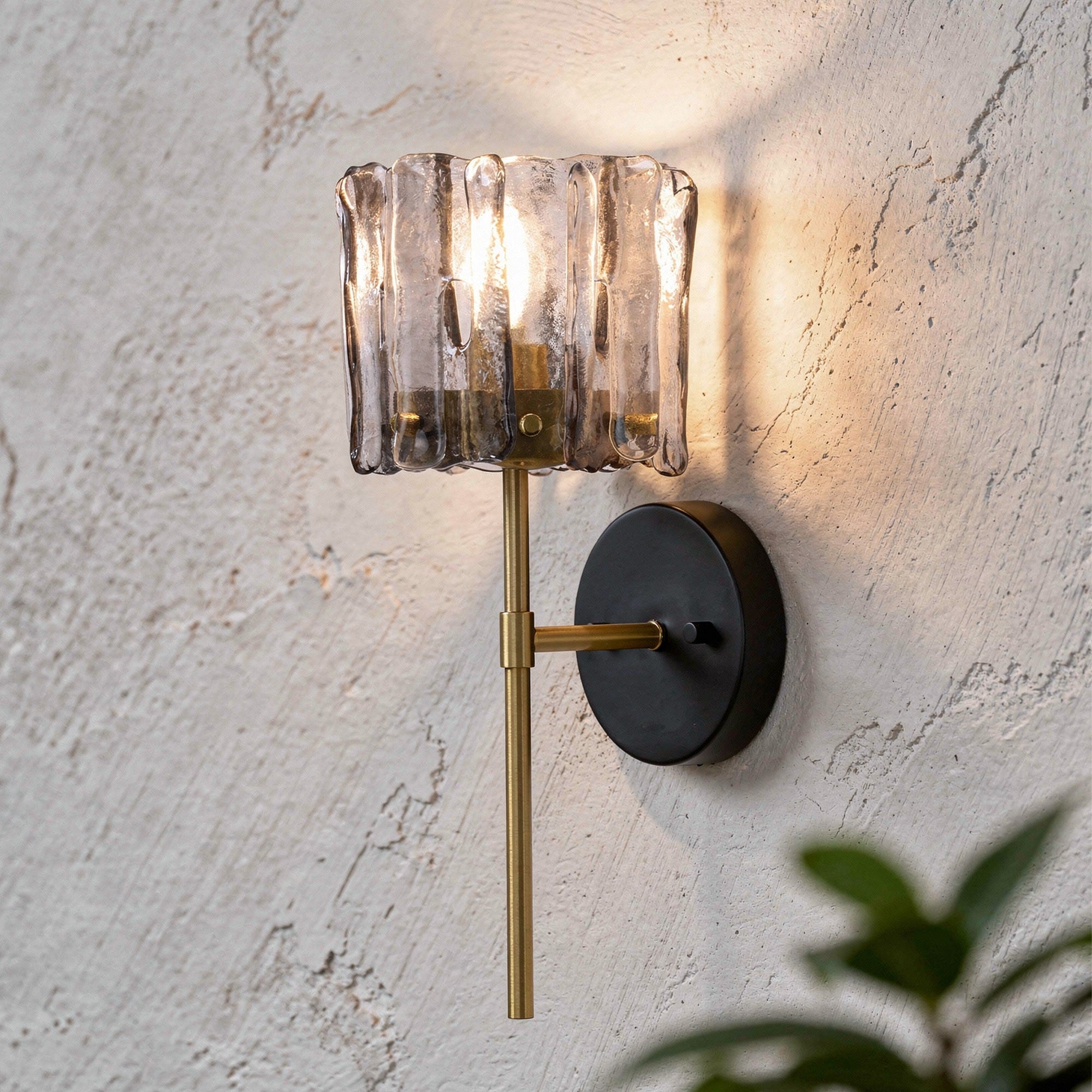 1 Light Modern Wall Sconce With Textured Glass Bathroom Vanity Light