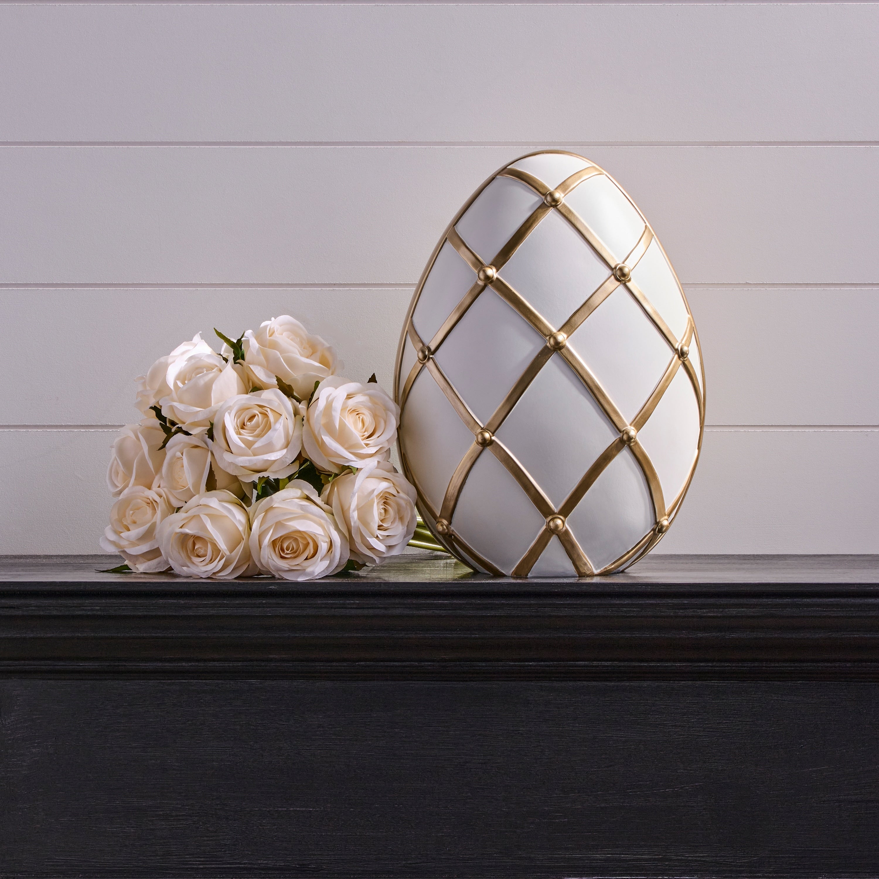 12.75 Resin Lattice White Chocolate Egg