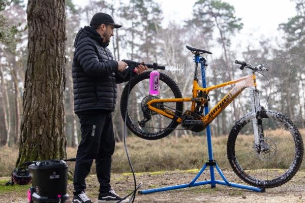 MUC-OFF MOBILE PRESSURE WASHER & 1L NANO CLEANER