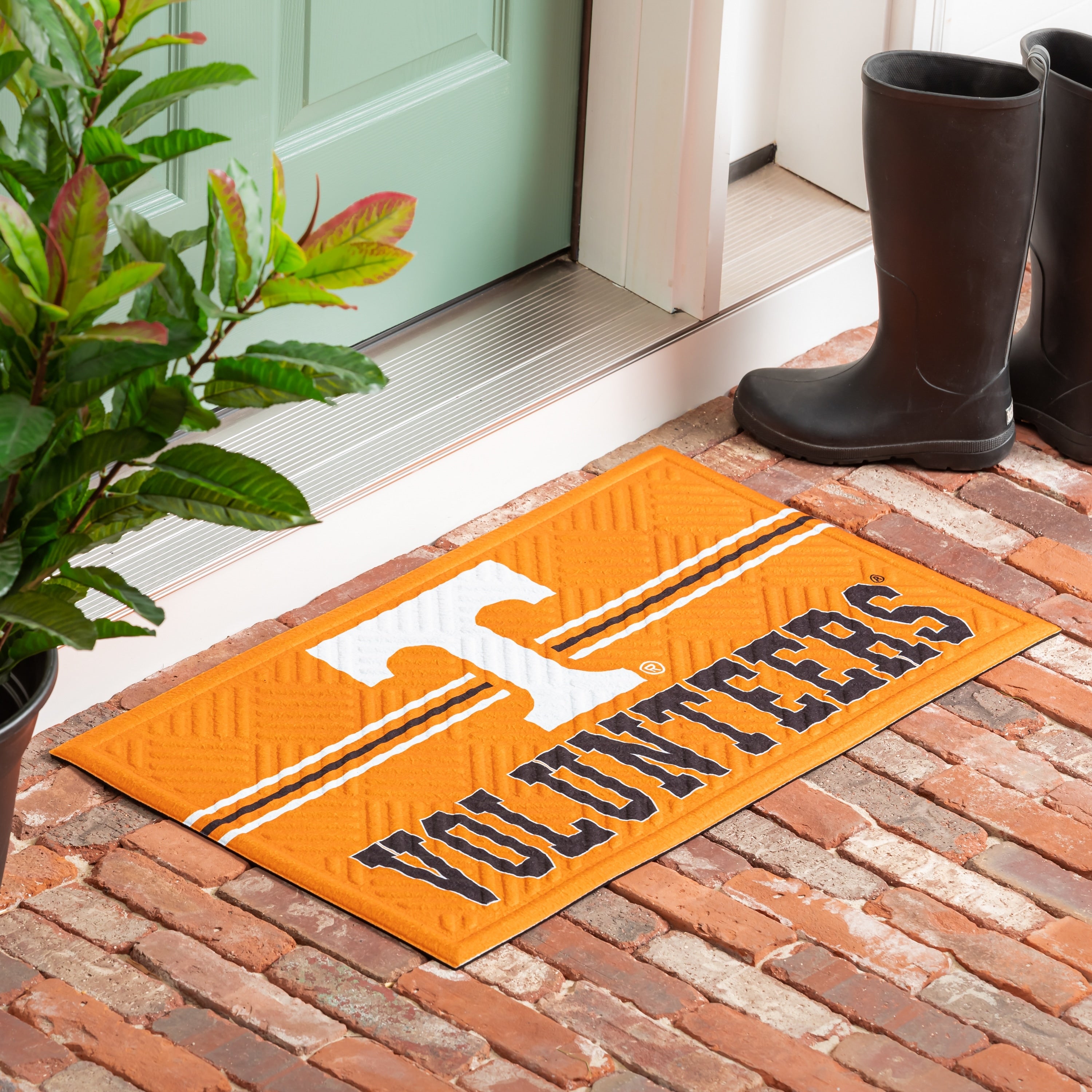 28 In. X 16 In. Cross Hatch Embossed Door Mat University Of Tennessee