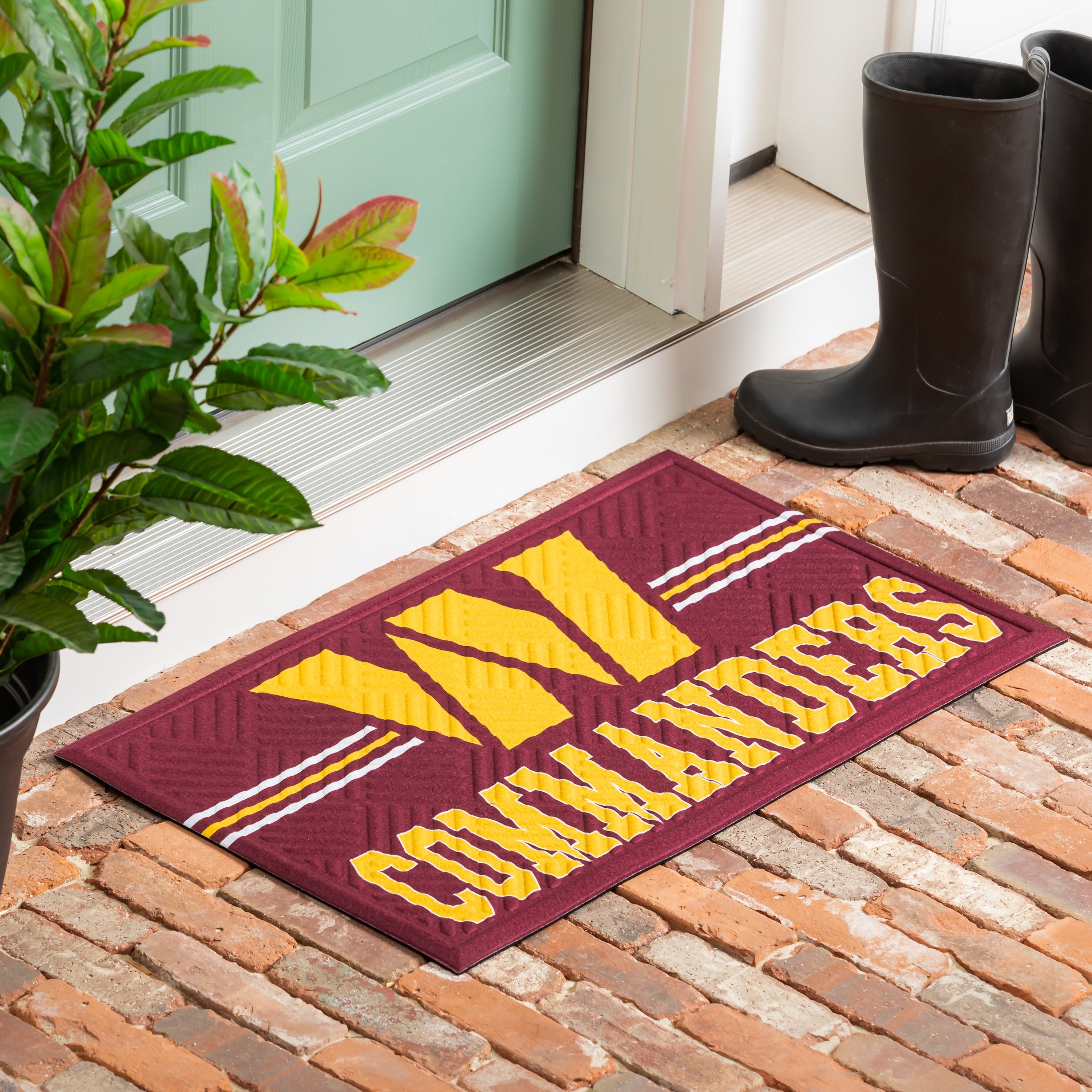 28 In. X 16 In. Cross Hatch Embossed Door Mat Washington Commanders