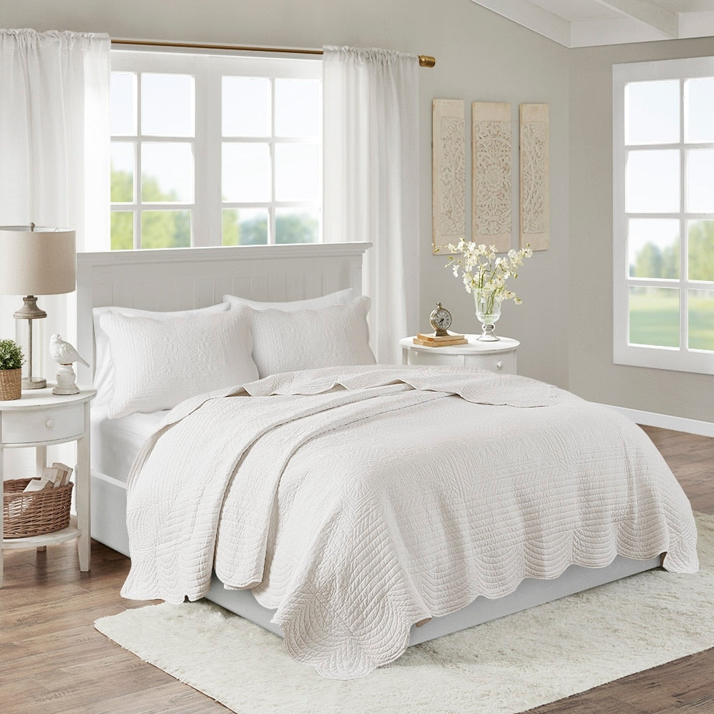 3 Piece Reversible Scalloped Edge Quilt Set White Full Queen