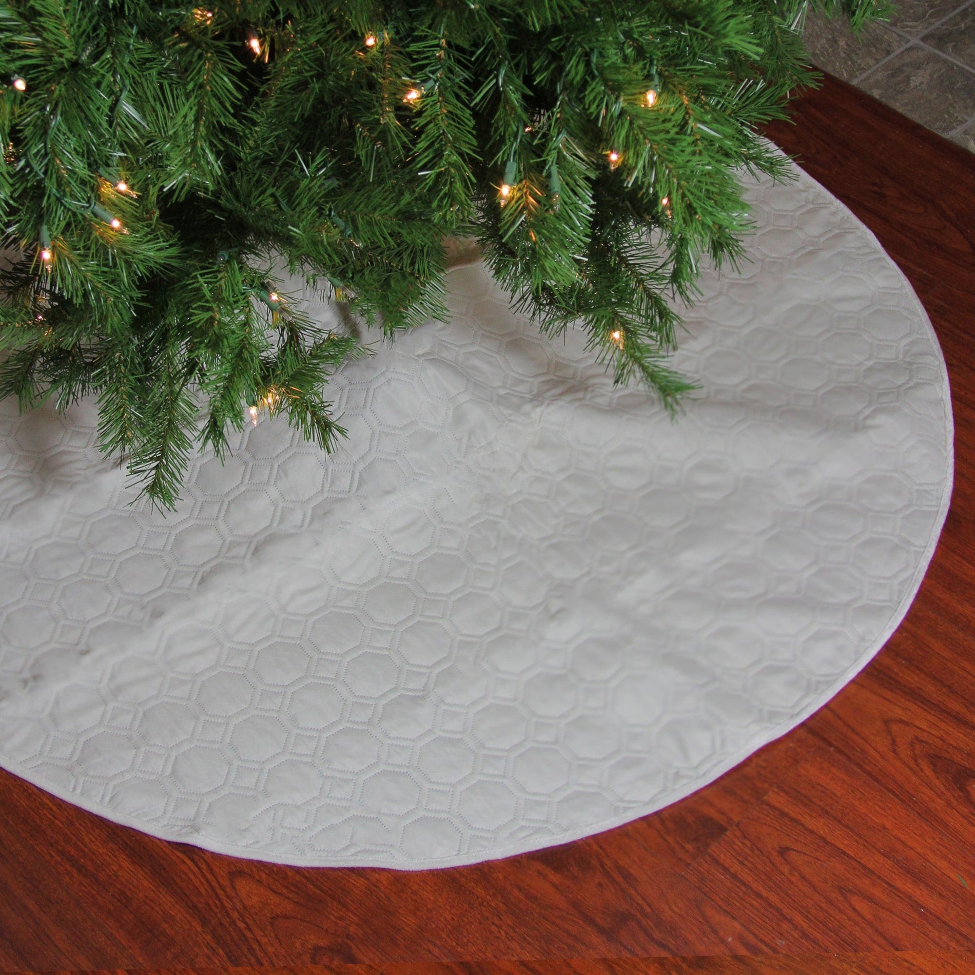 48 White Quilted Christmas Decorative Tree Skirt With Velvety Trim