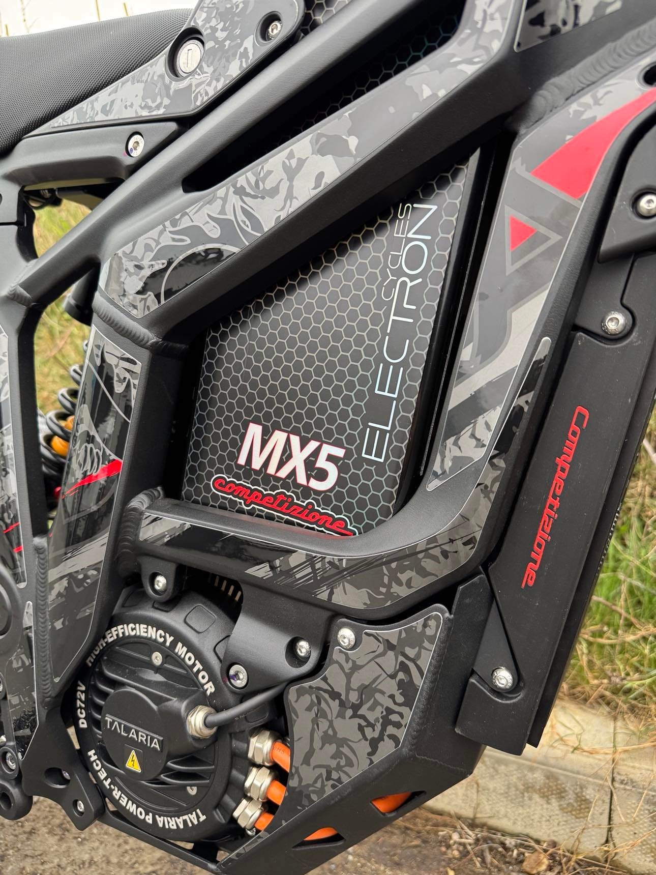Electron Cycles Talaria Sting MX5 Pro Competizione 82v Kit: EBMX X9000 v2, 81.4v Long Range 4060Wh Battery