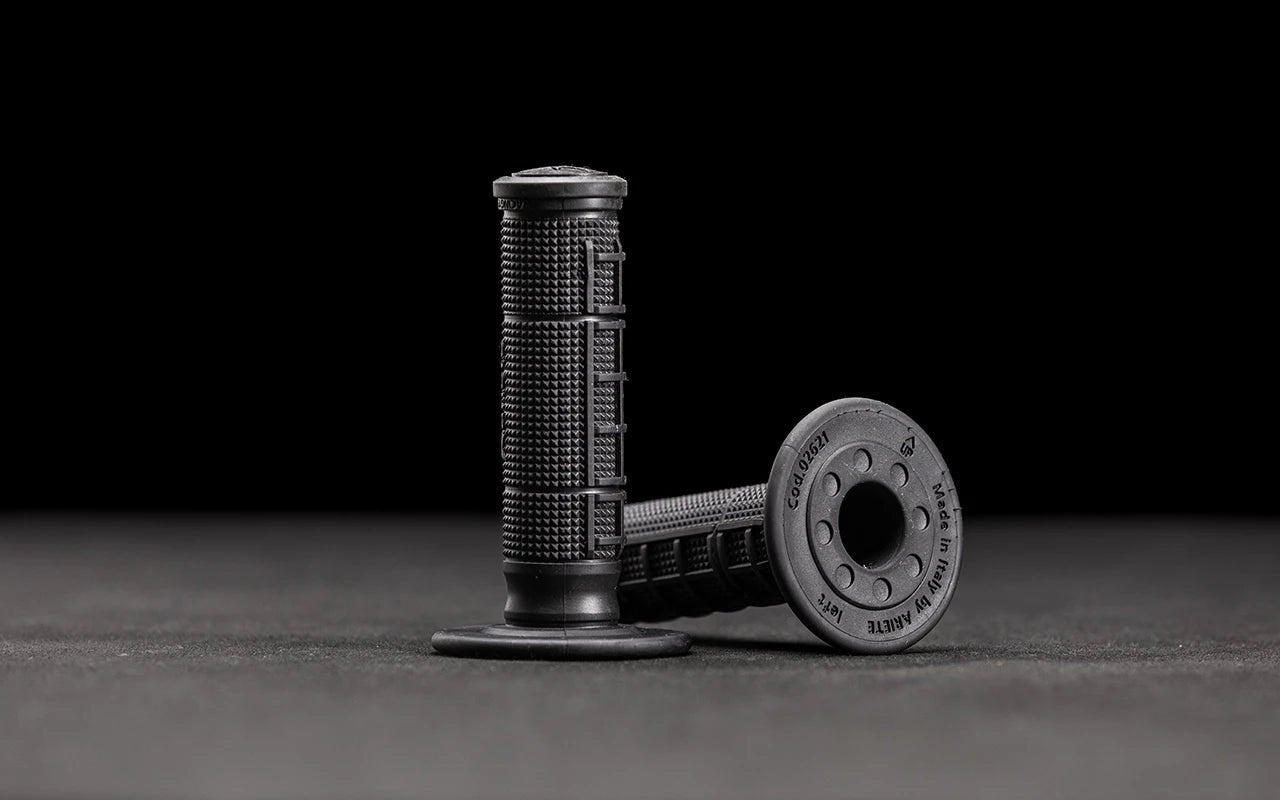 STARK VARG Grips (Pair)