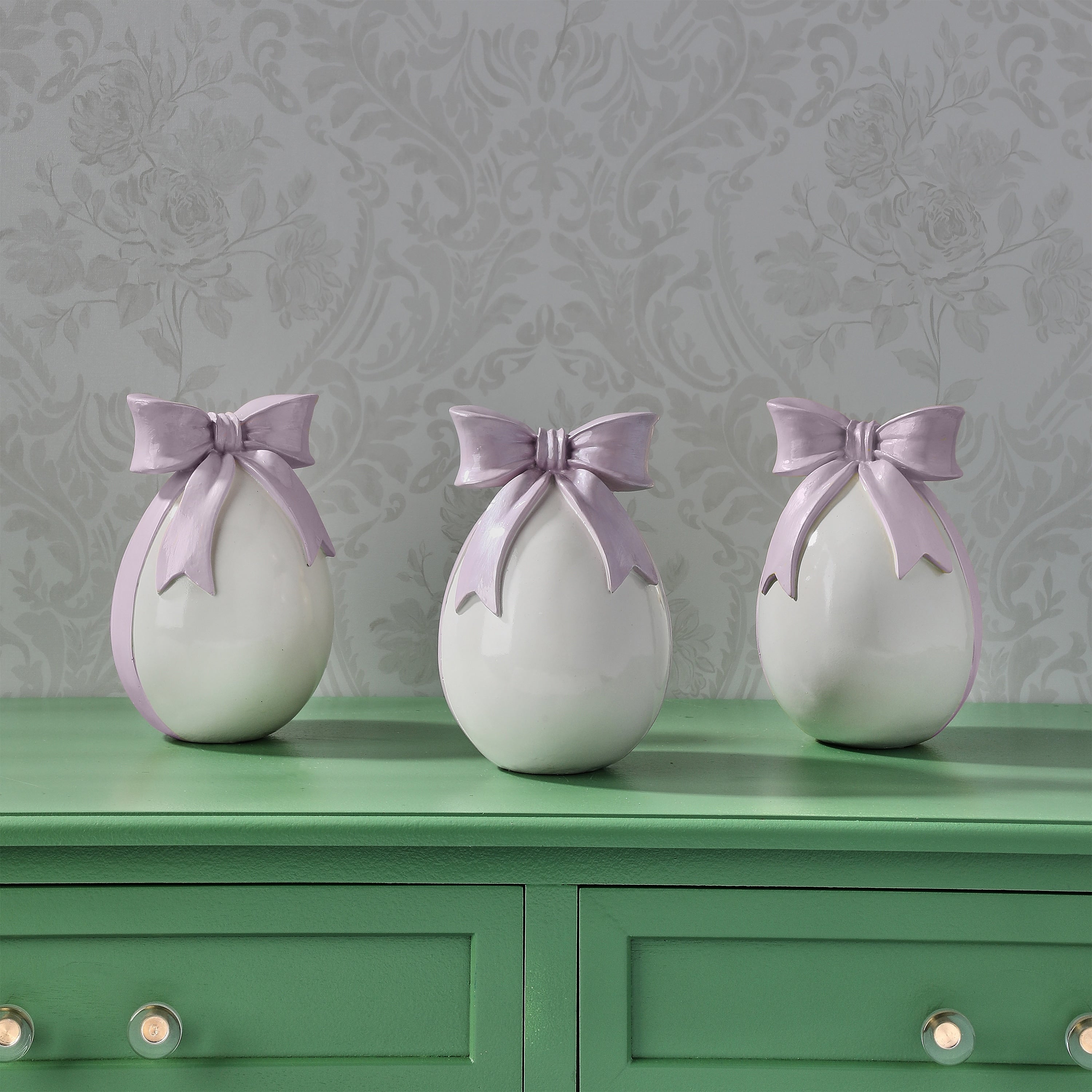 7.5 Resin Egg With Bowtie