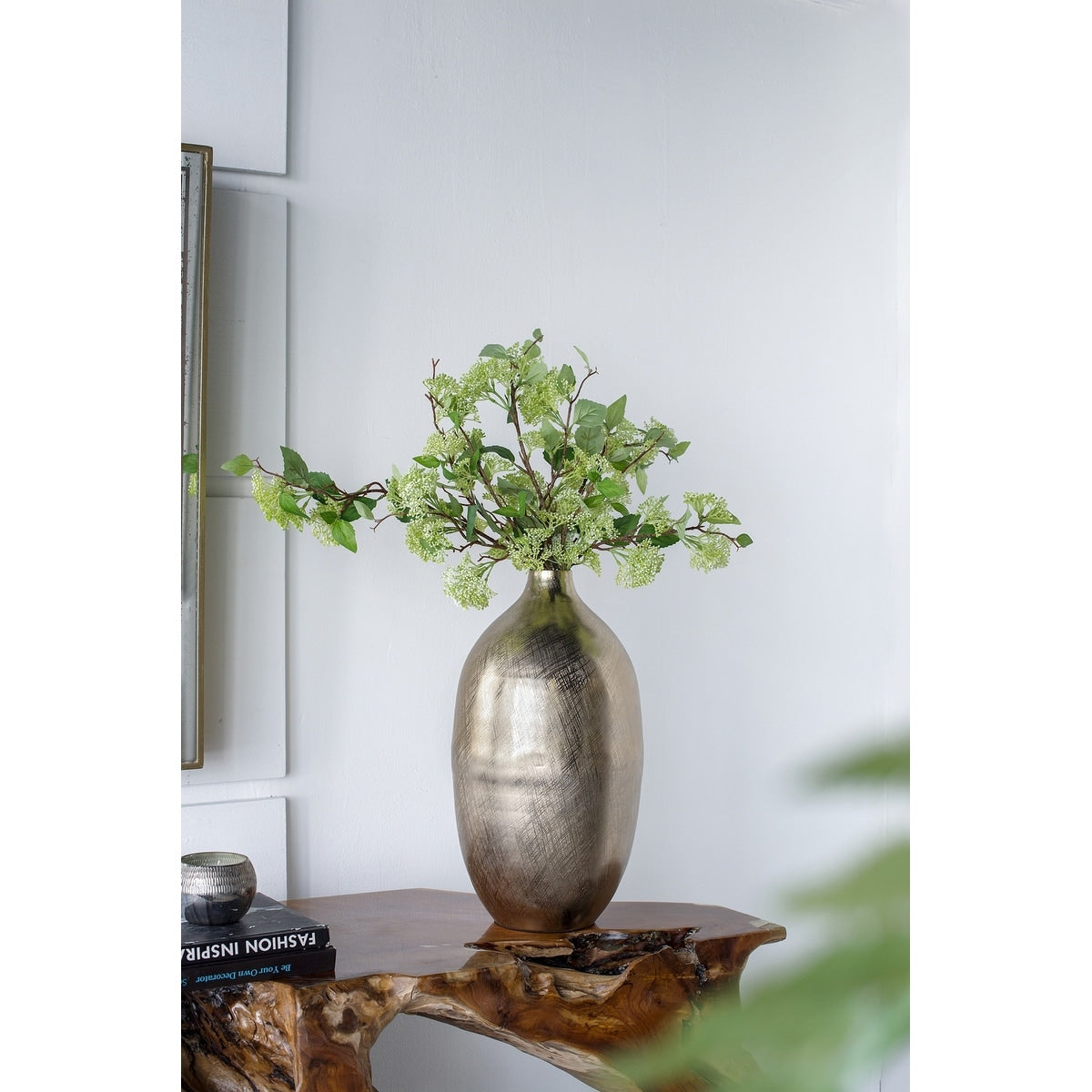 8.5X8.5X18.5 Aluminum Vase Gold Streaks