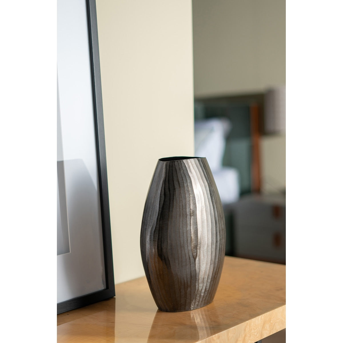 9.5X5.5X12 Aluminum Layered Chisel Oval Vase