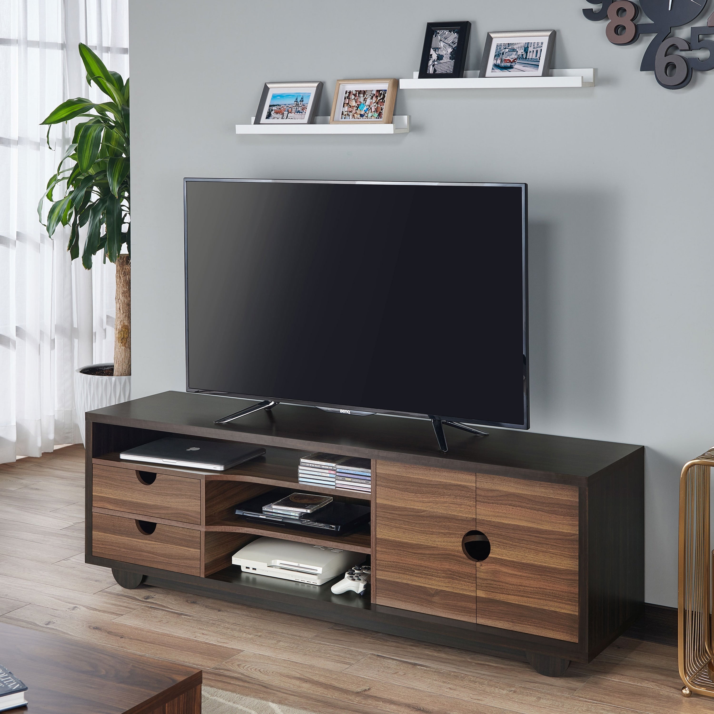Strick Bolton Kuutti Contemporary Brown Tv Stand