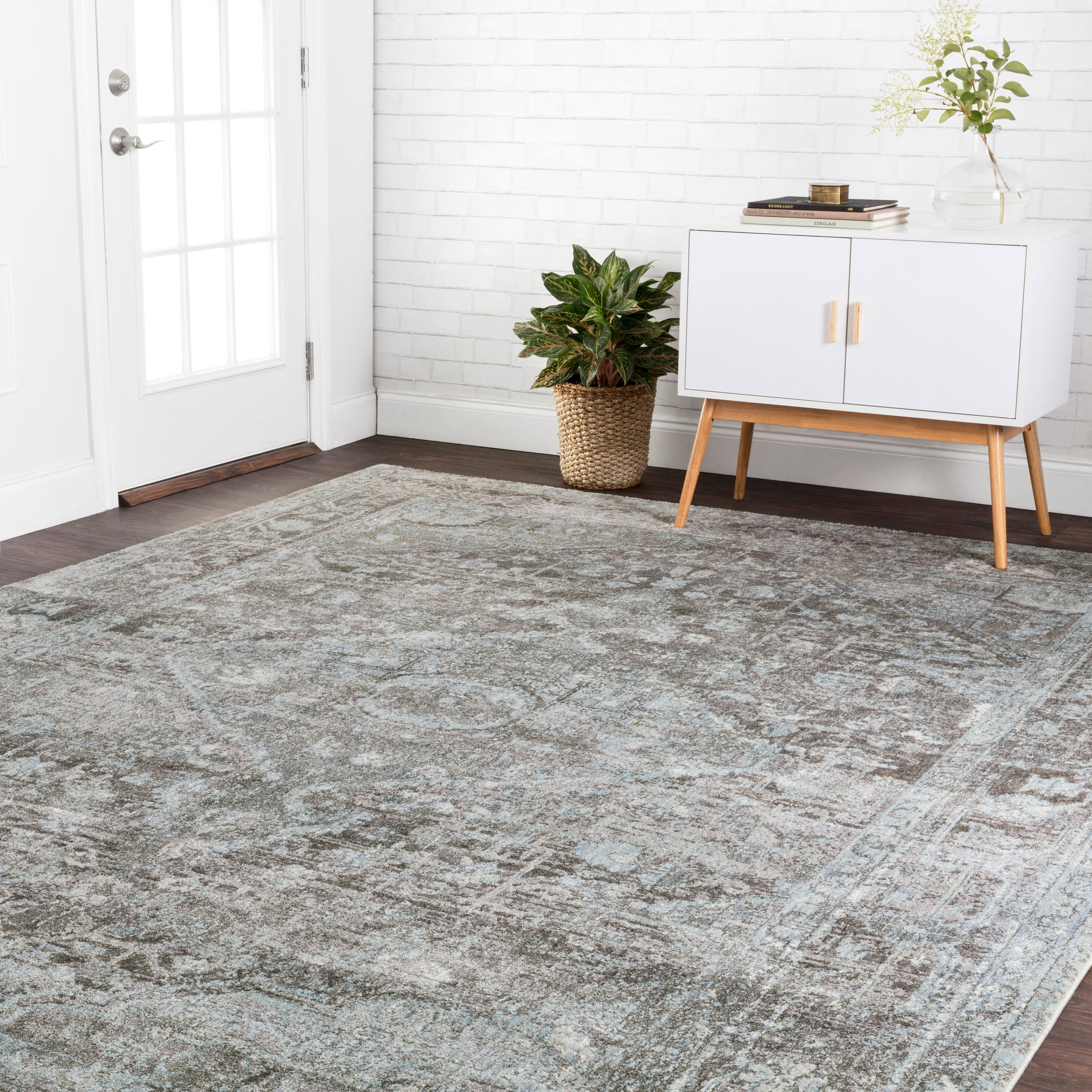 Alexander Home Arabella Distressed Transitional Medallion Rug 13 X 18