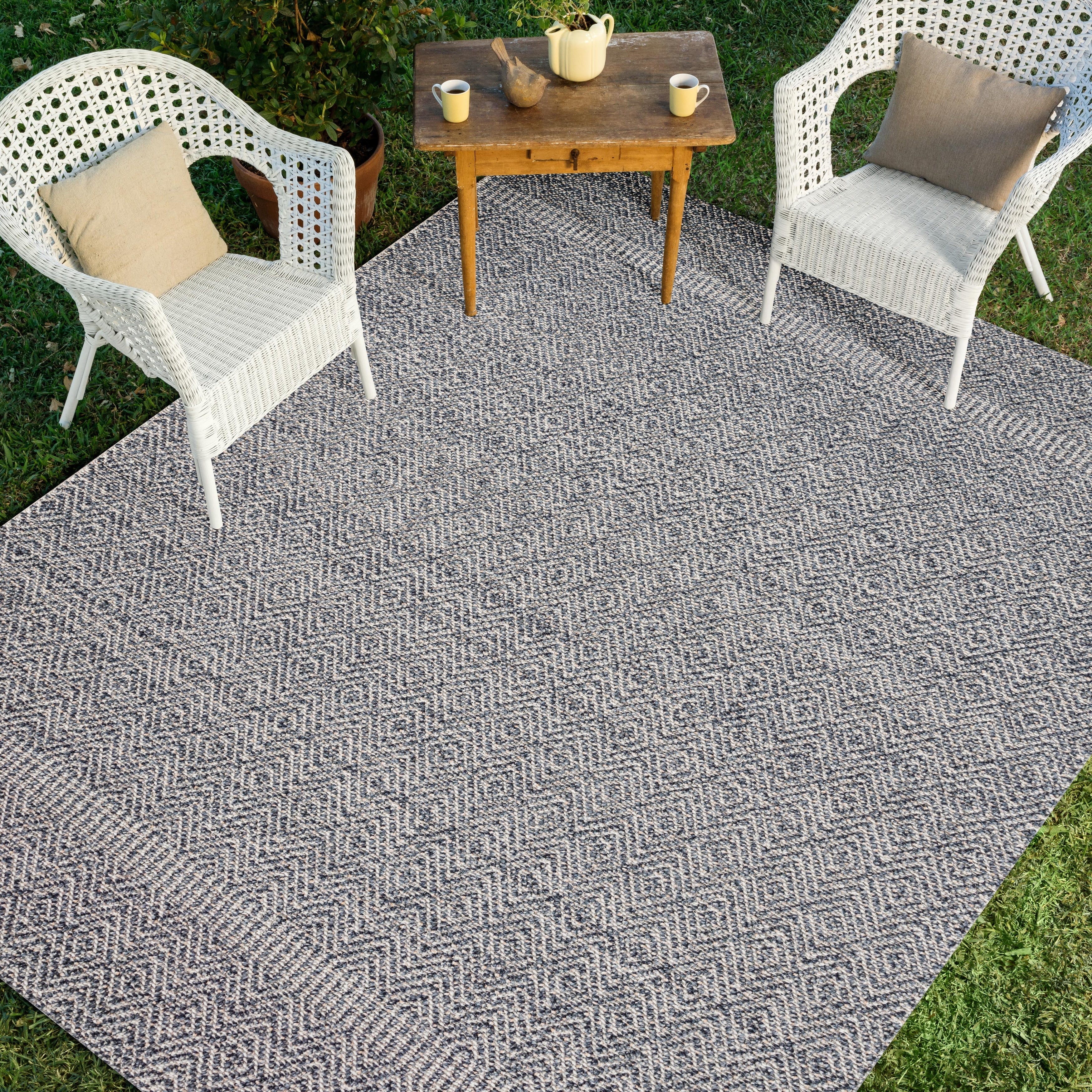 Alexander Home Denise Collection Contemporary Area Rug
