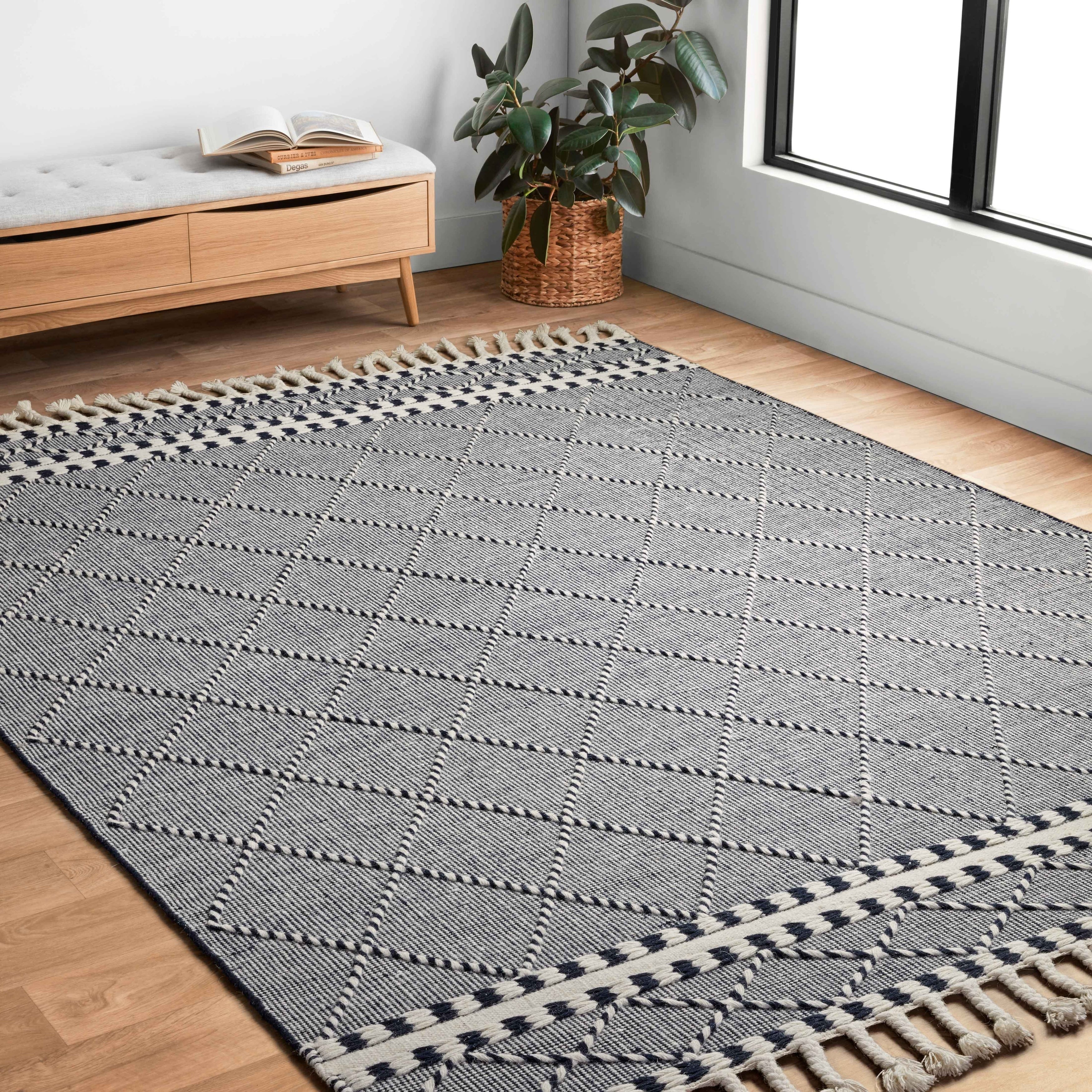 Alexander Home Isaiah Global Hand Loomed Diamond Rug
