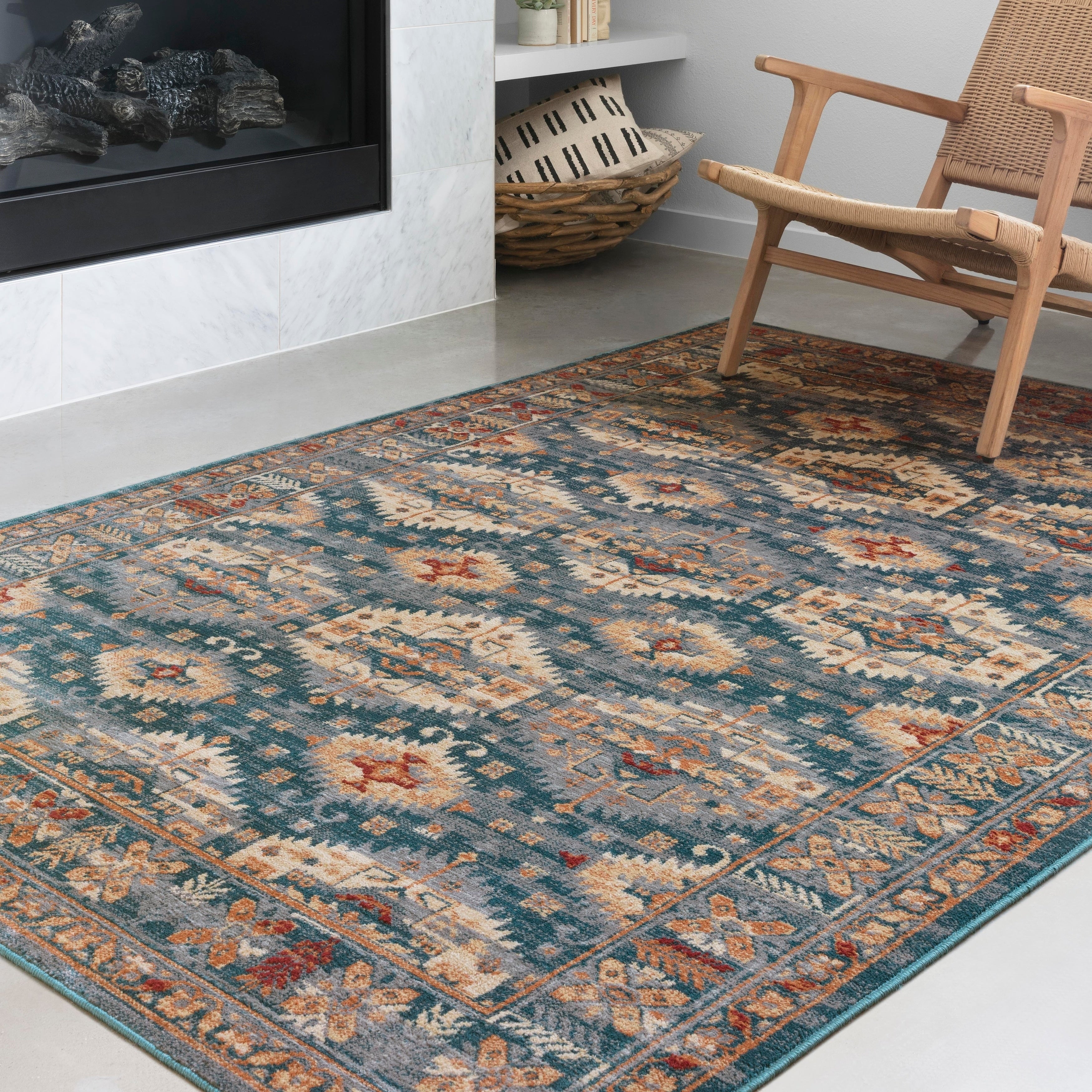 Alexander Home Adrian Traditional Area Rug