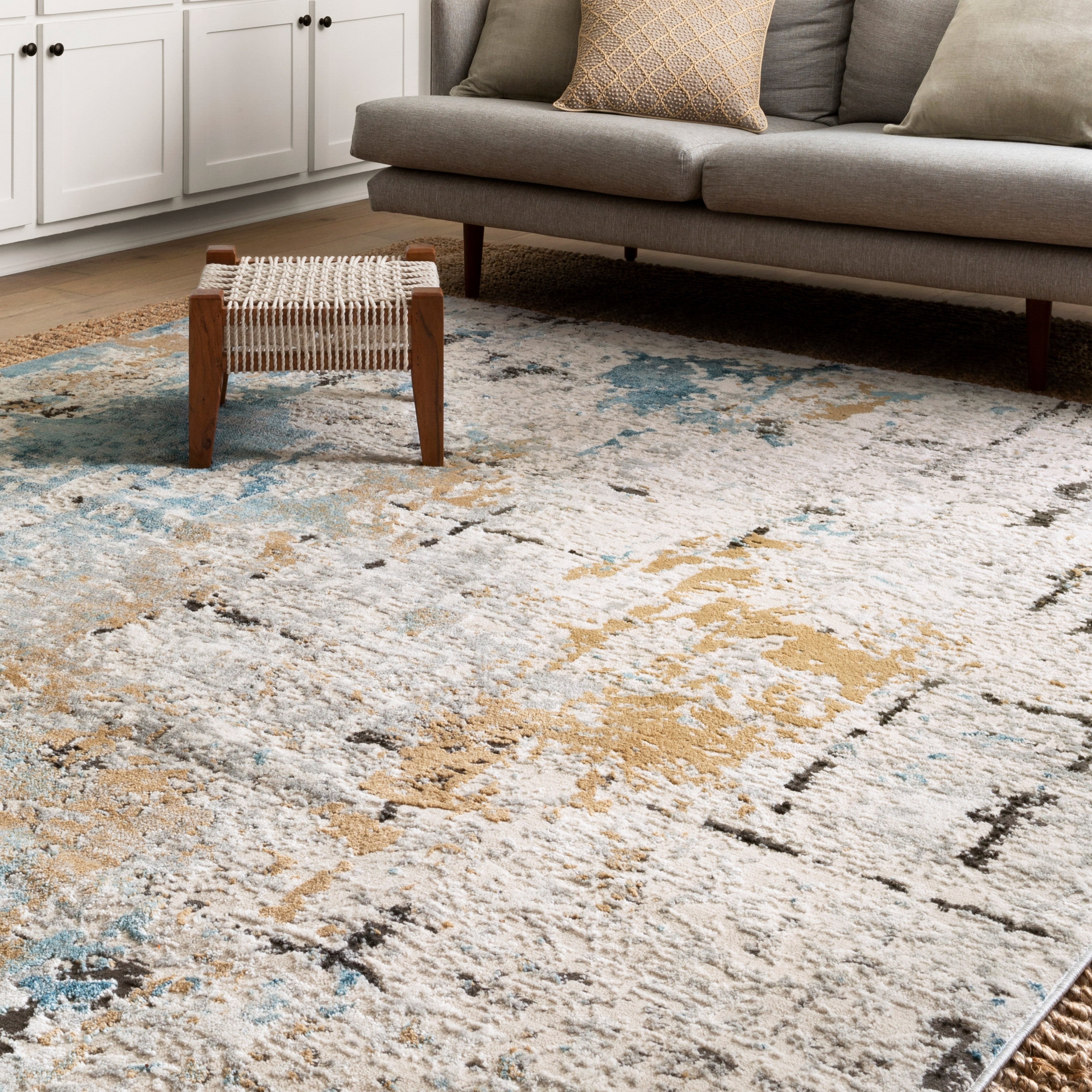 Alexander Home Keara Abstract Distressed Contemporary Rug
