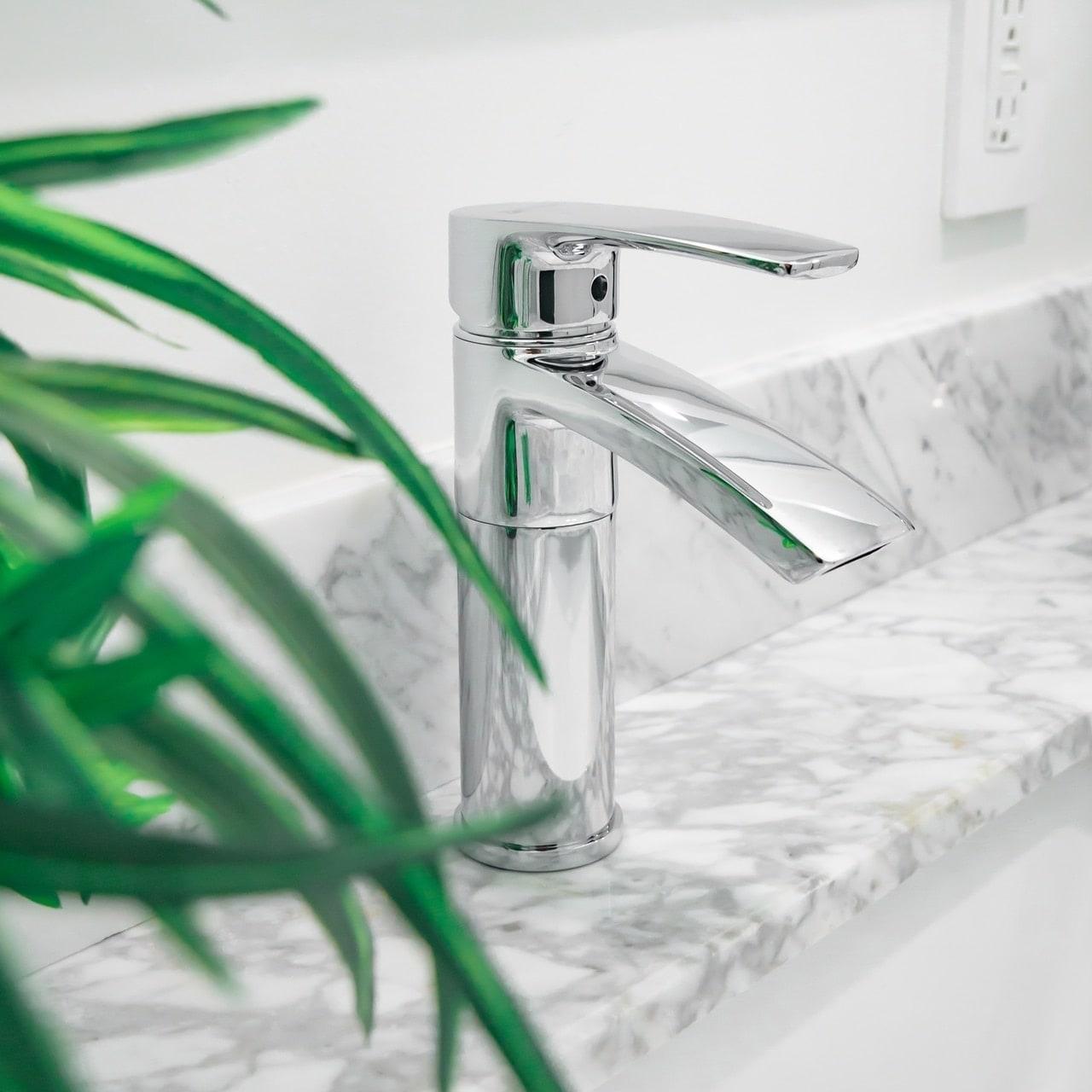 Ariana 7 Single Hole Bathroom Sink Faucet With Swivel Spout