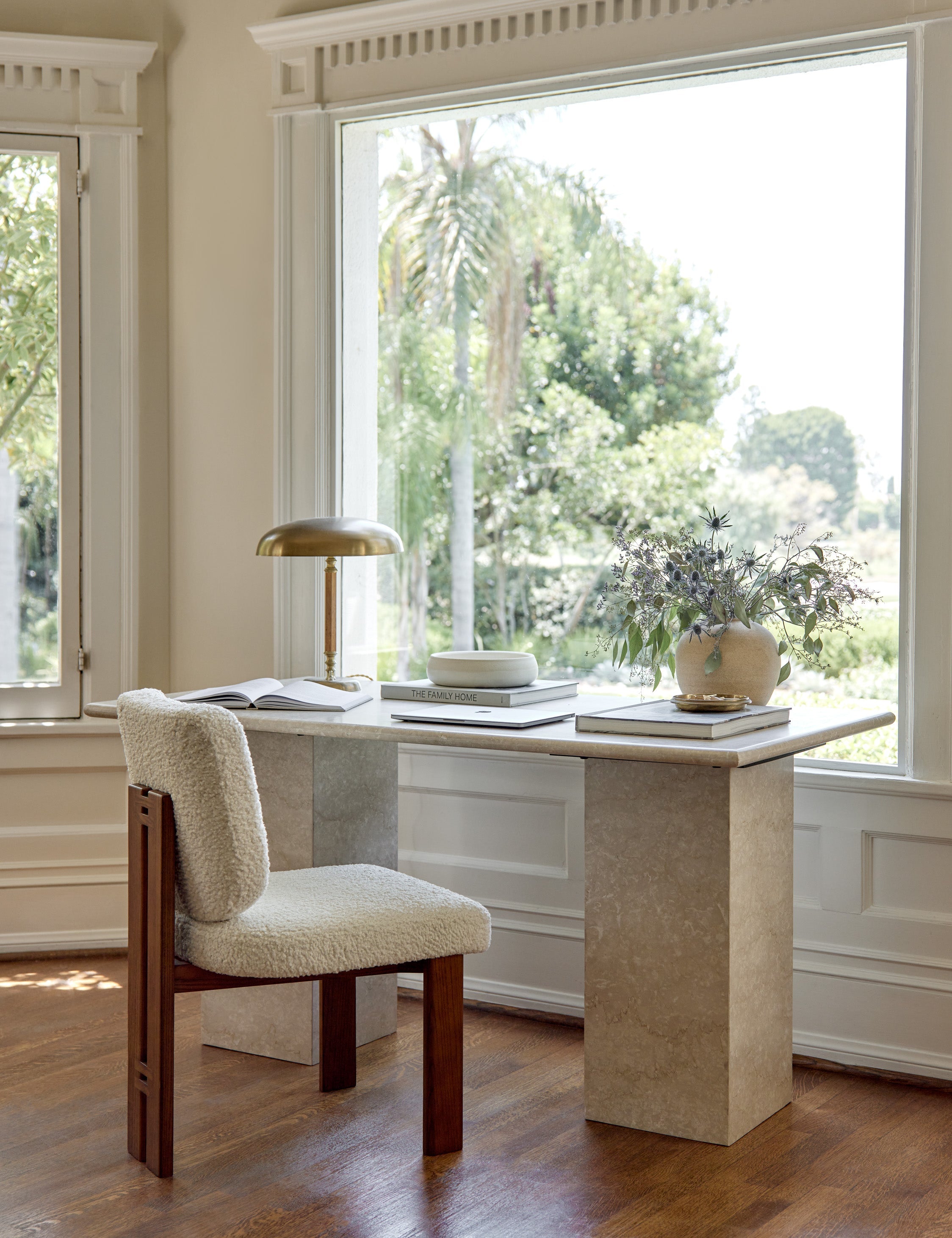Leonel Desk