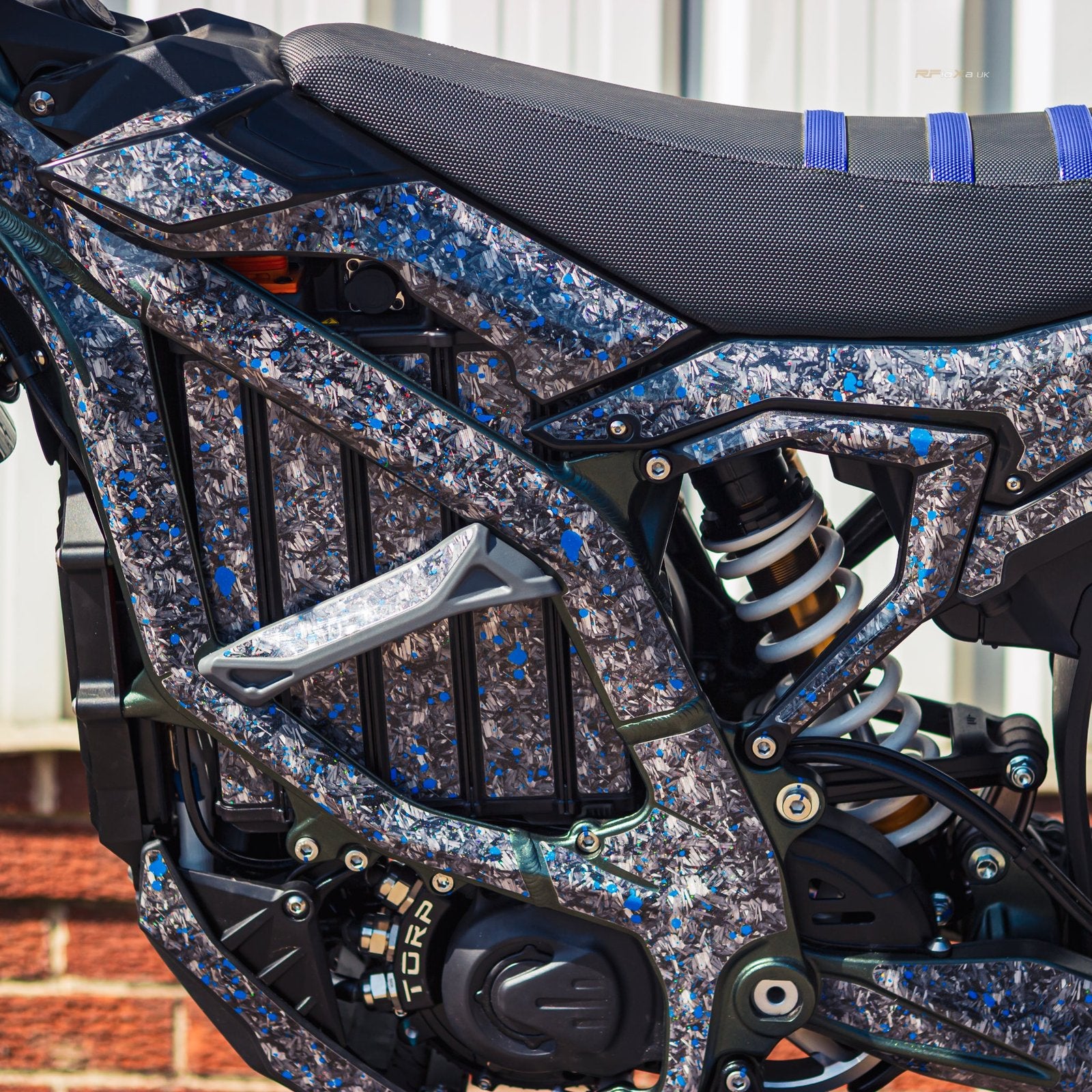 ULTRA BEE FORGED CARBON FULL COVERAGE GRAPHICS KIT