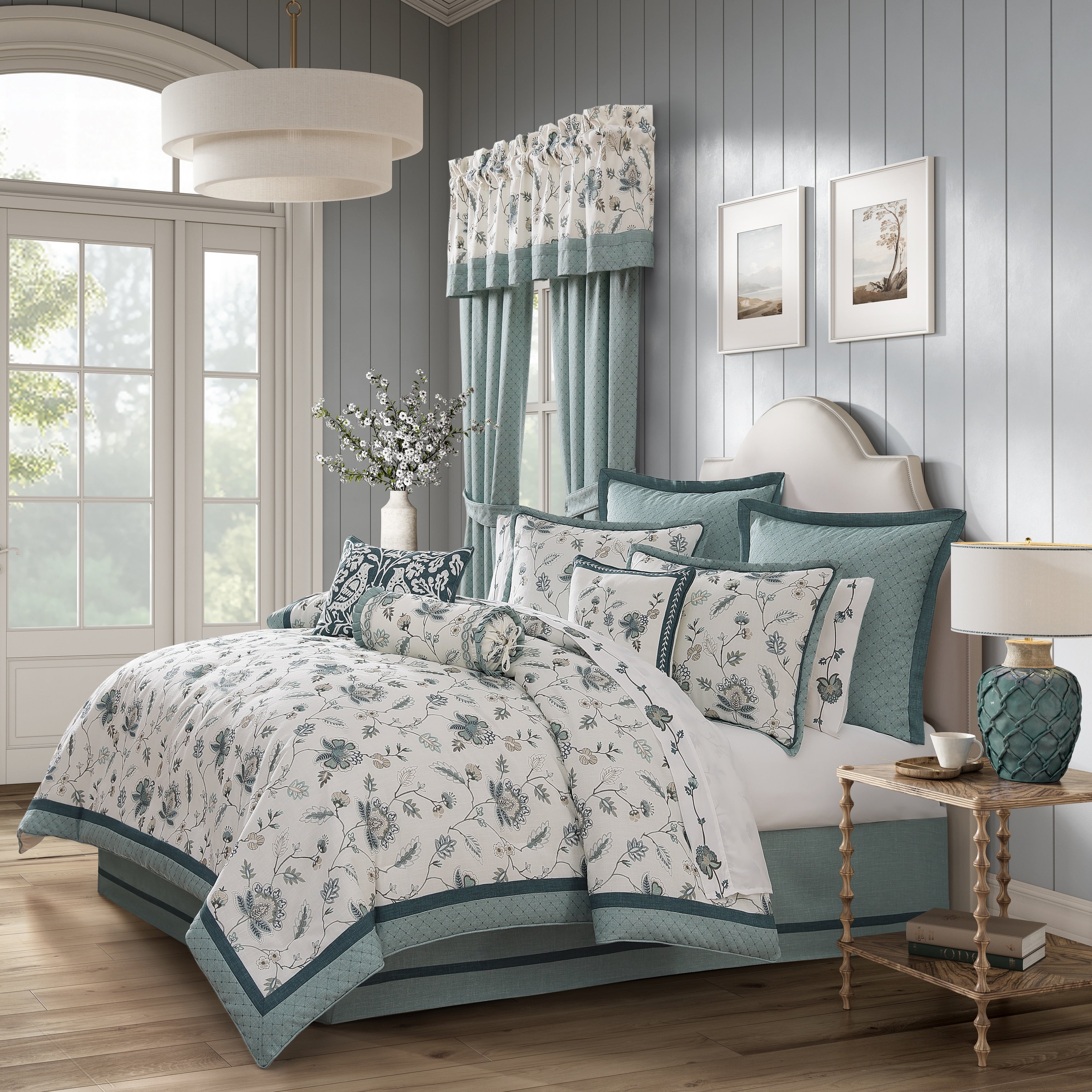 J. Queen New York Blossom View Comforter Set