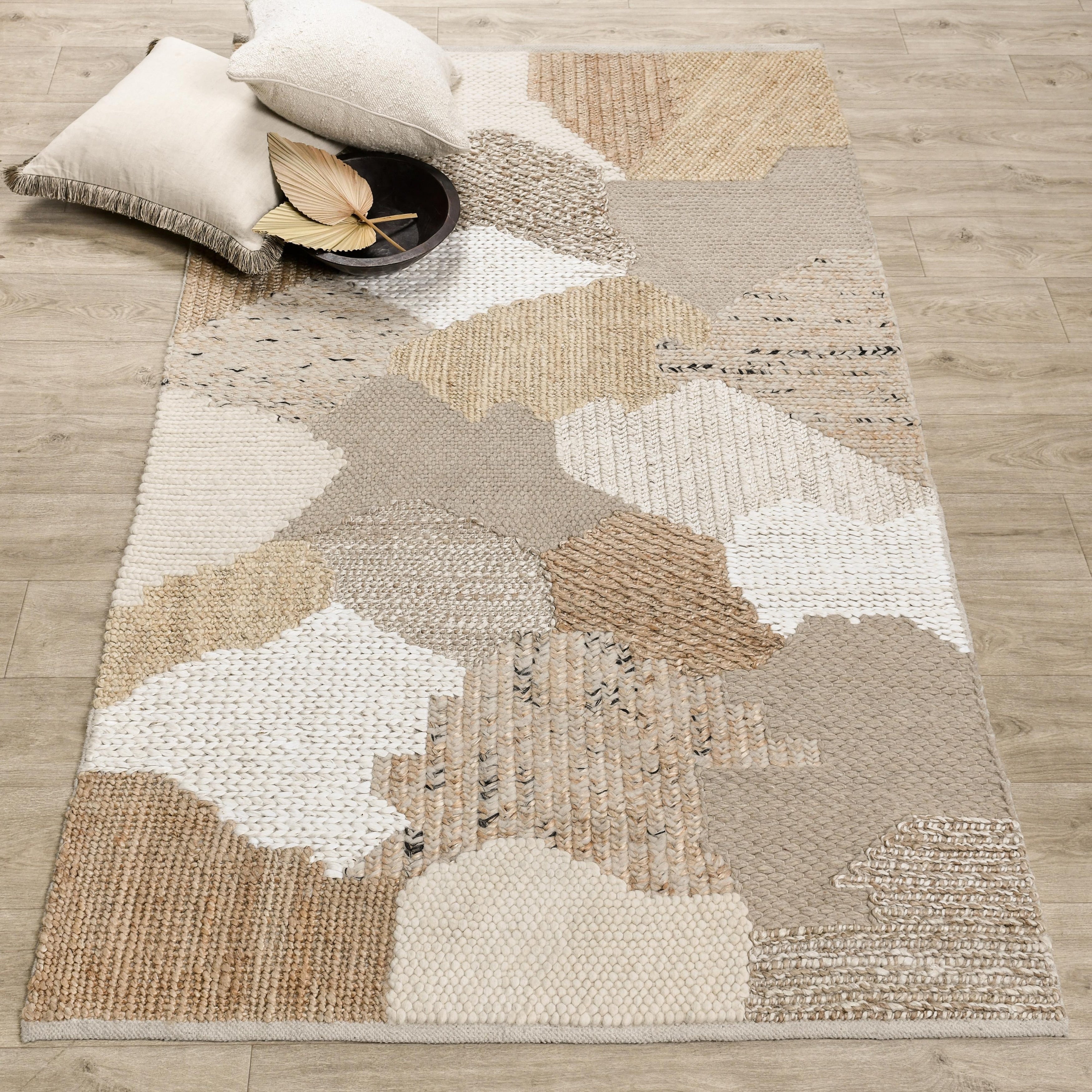Bondo Handwoven Jute Blend Accent Rug