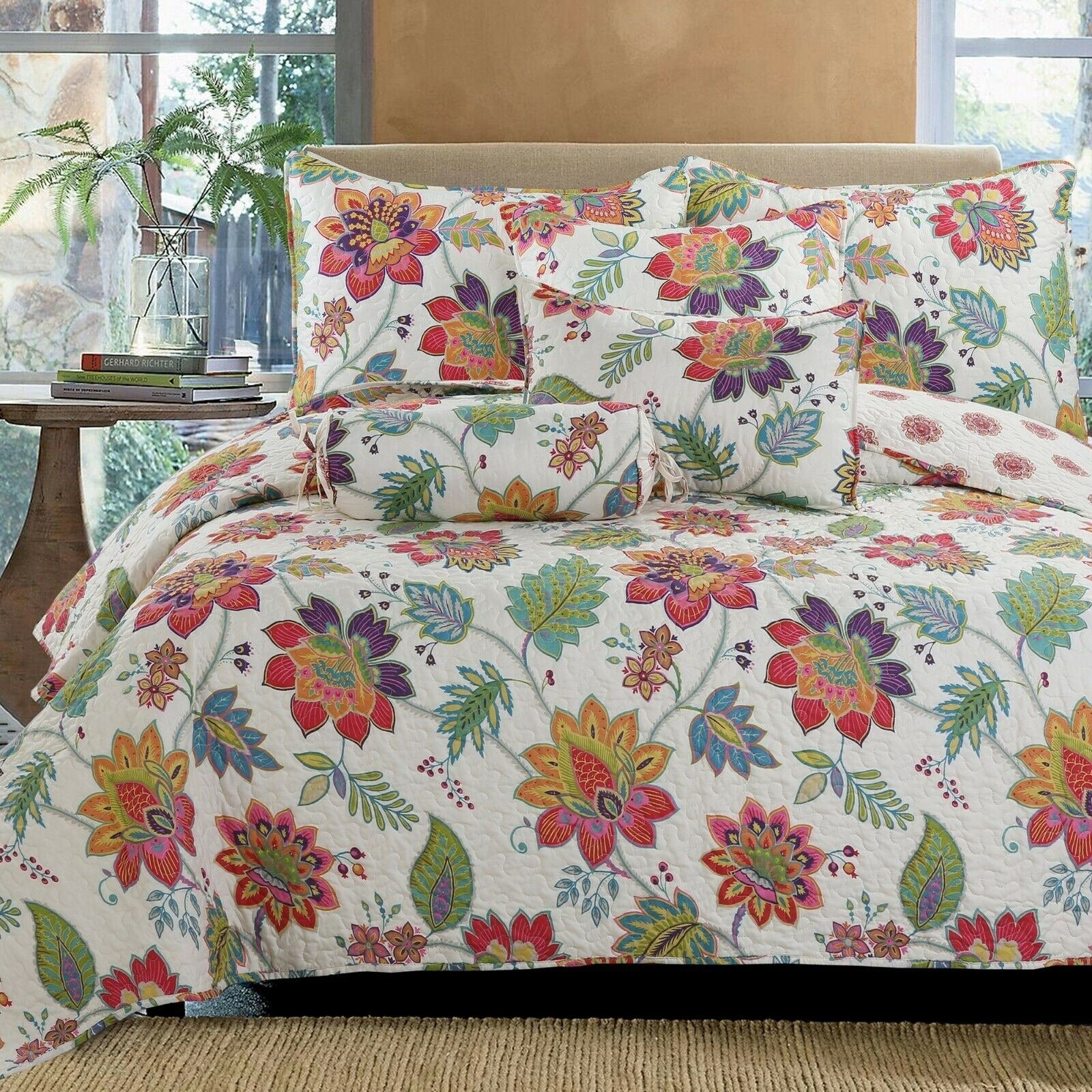 Breezy Floral Reversible Quilt Set