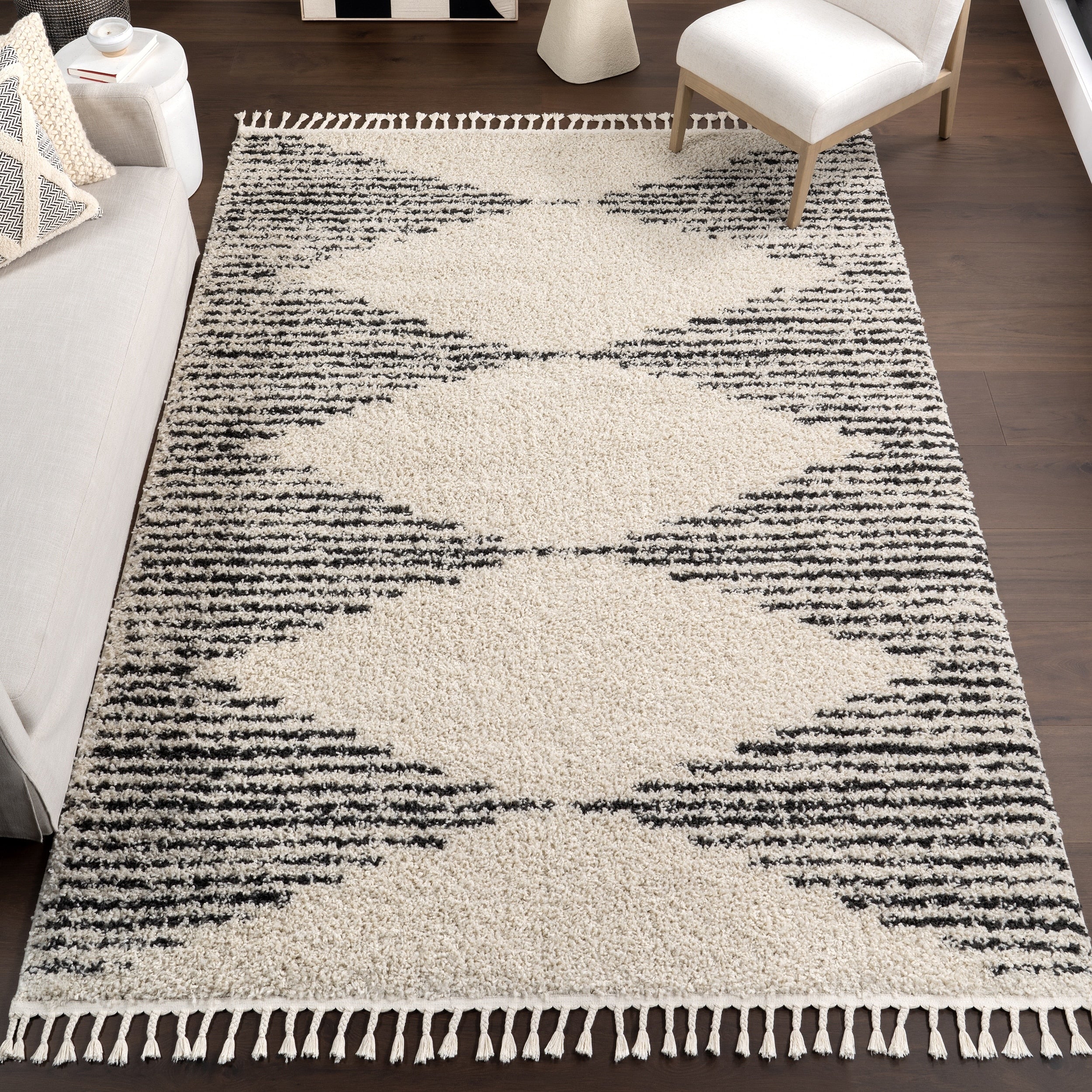 Nuloom Off White Moroccan Boho Chic Aztec Lined Shag Tassel Area Rug 53 X 77