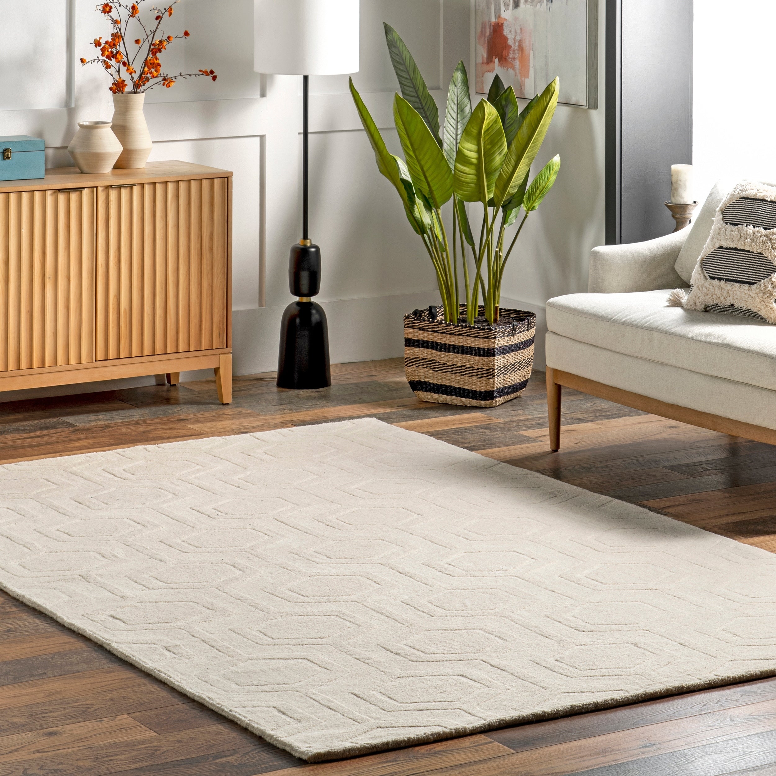 Nuloom Handmade Carved Hexagon Wool Ivory Rug 86 X 116
