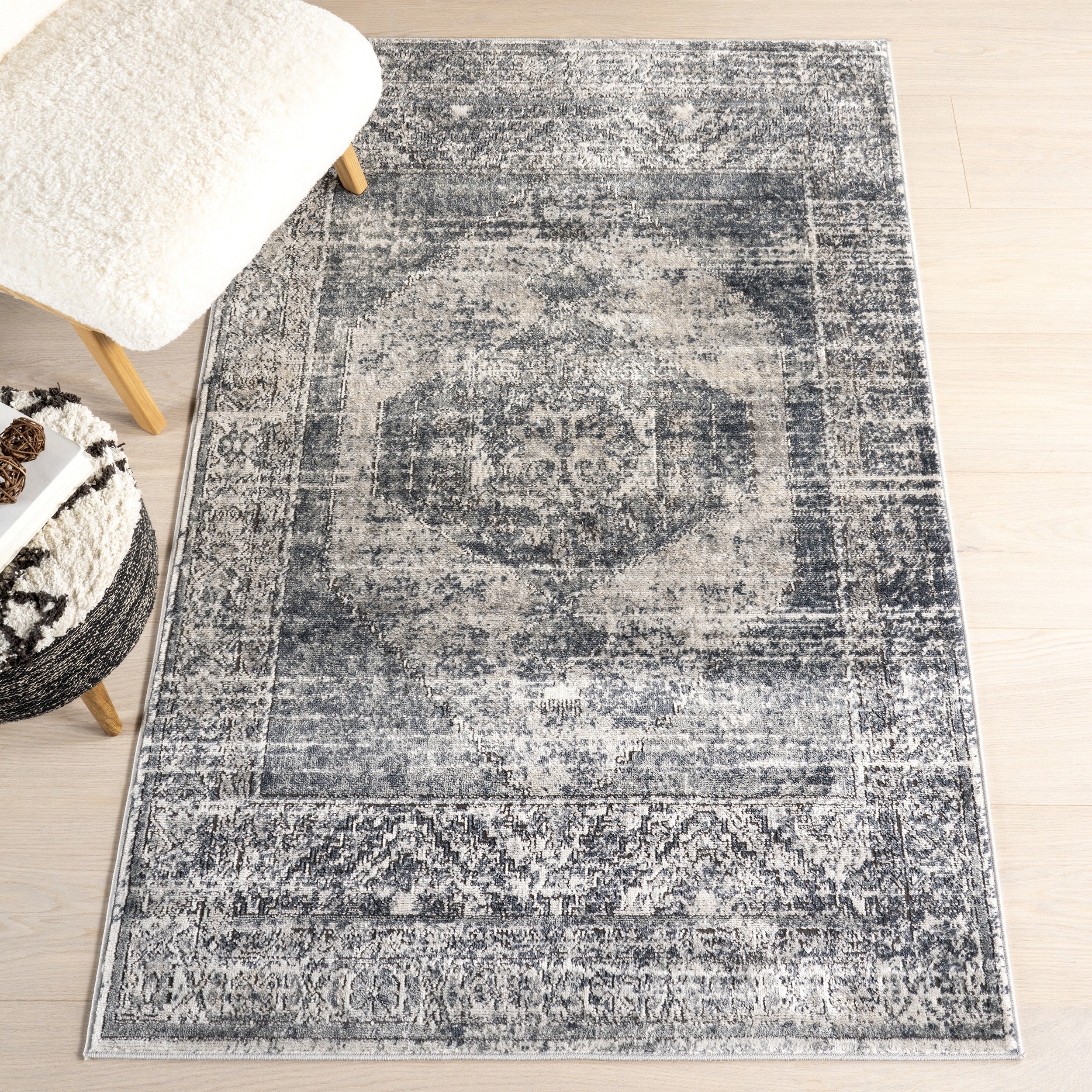 Nuloom Transitional Vintage Medallion Zahid Area Rug