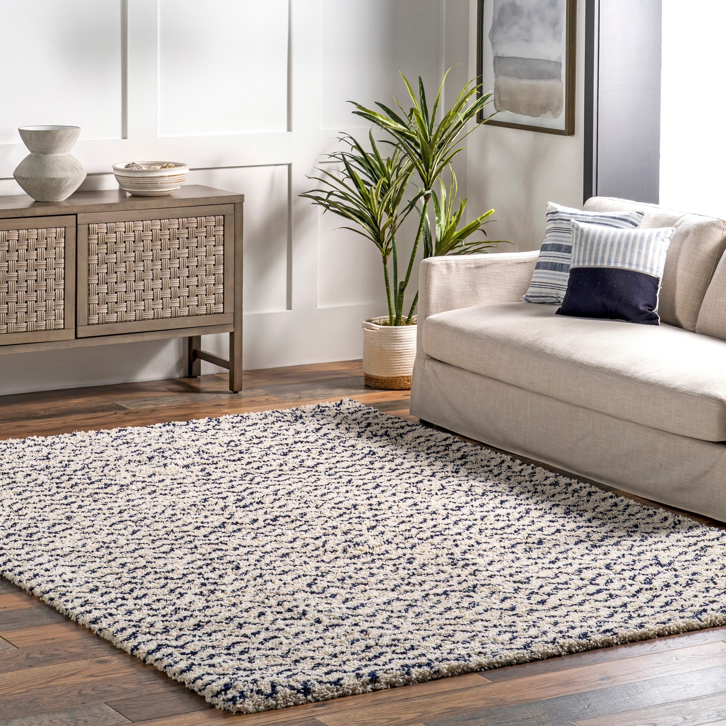 Temple Soft And Plush Solid Chevron Shag Rug