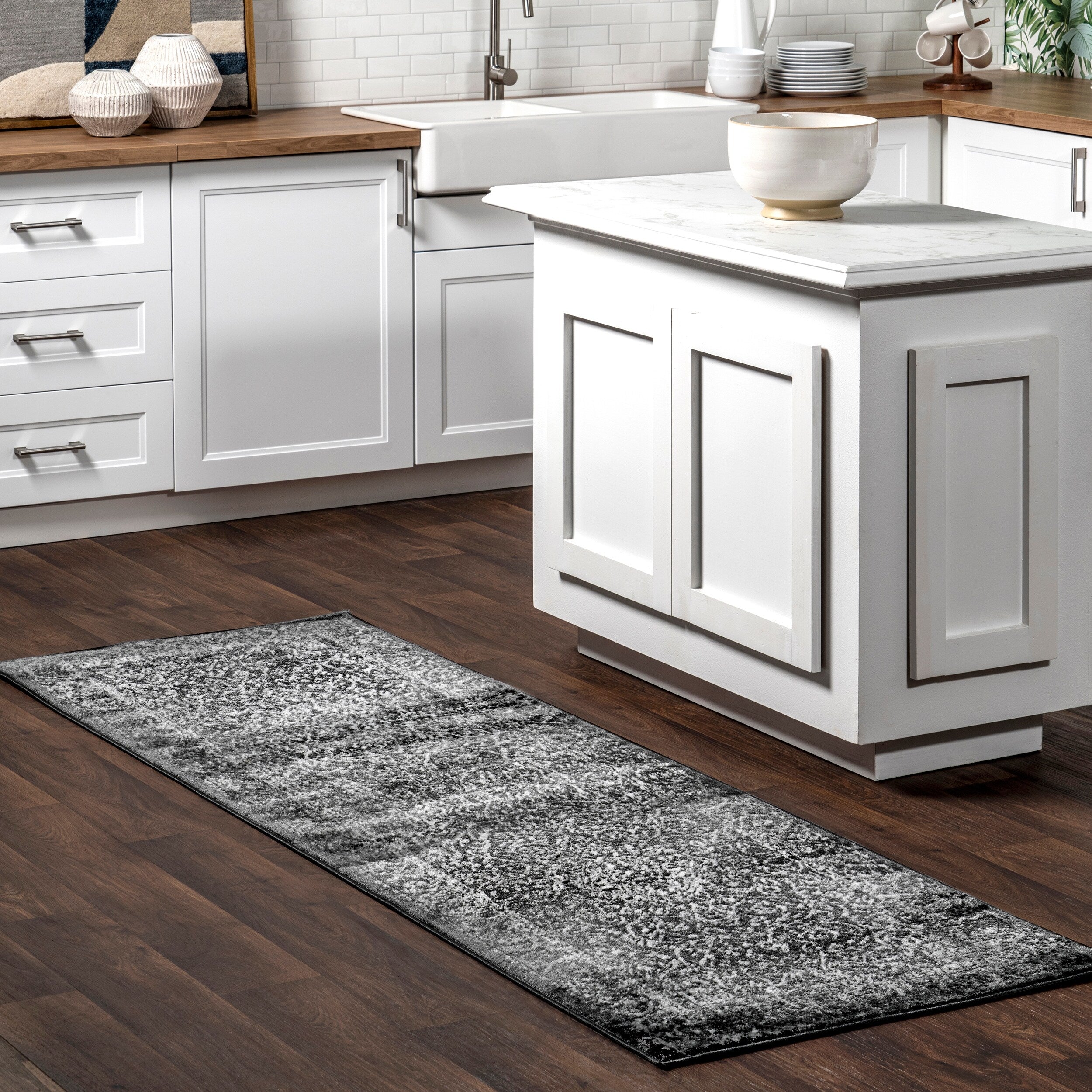 Nuloom Transitional Vintage Elena Faded Persian Border Area Rug