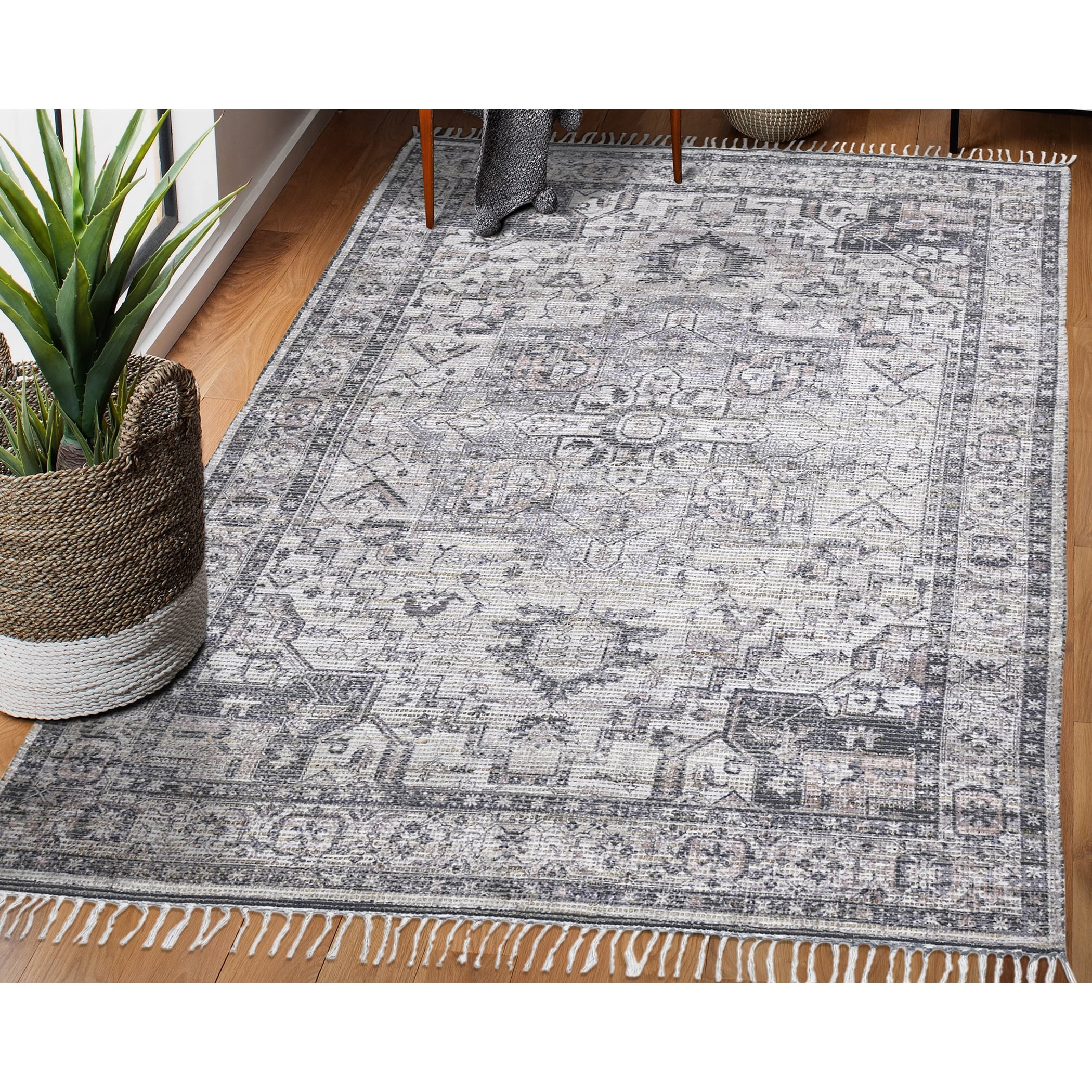 Carson Carrington Lugnslaven Modern Design Hand Woven Accent Rug