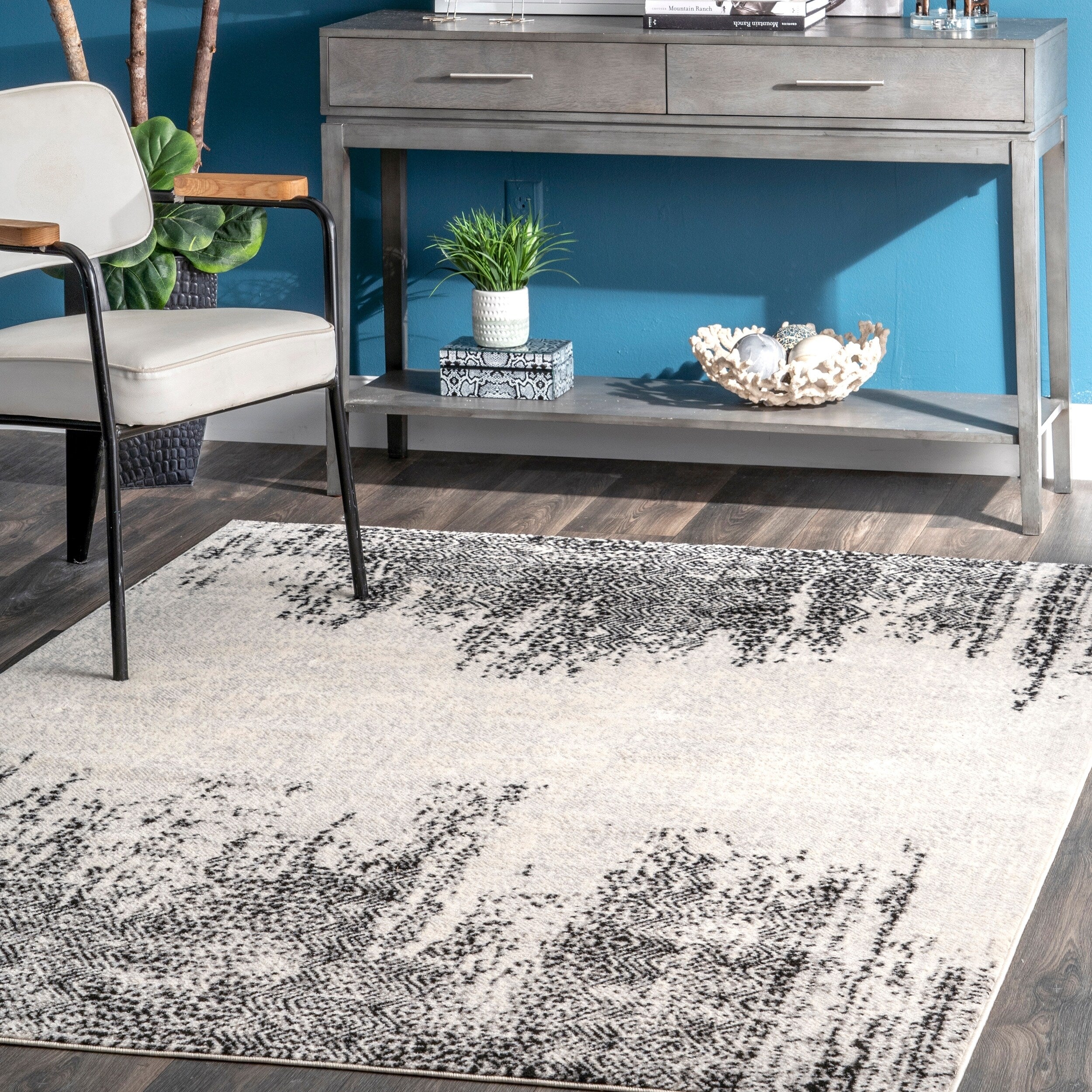 Carson Carrington Tomase Faded Tribal Chevrons Solid Area Rug