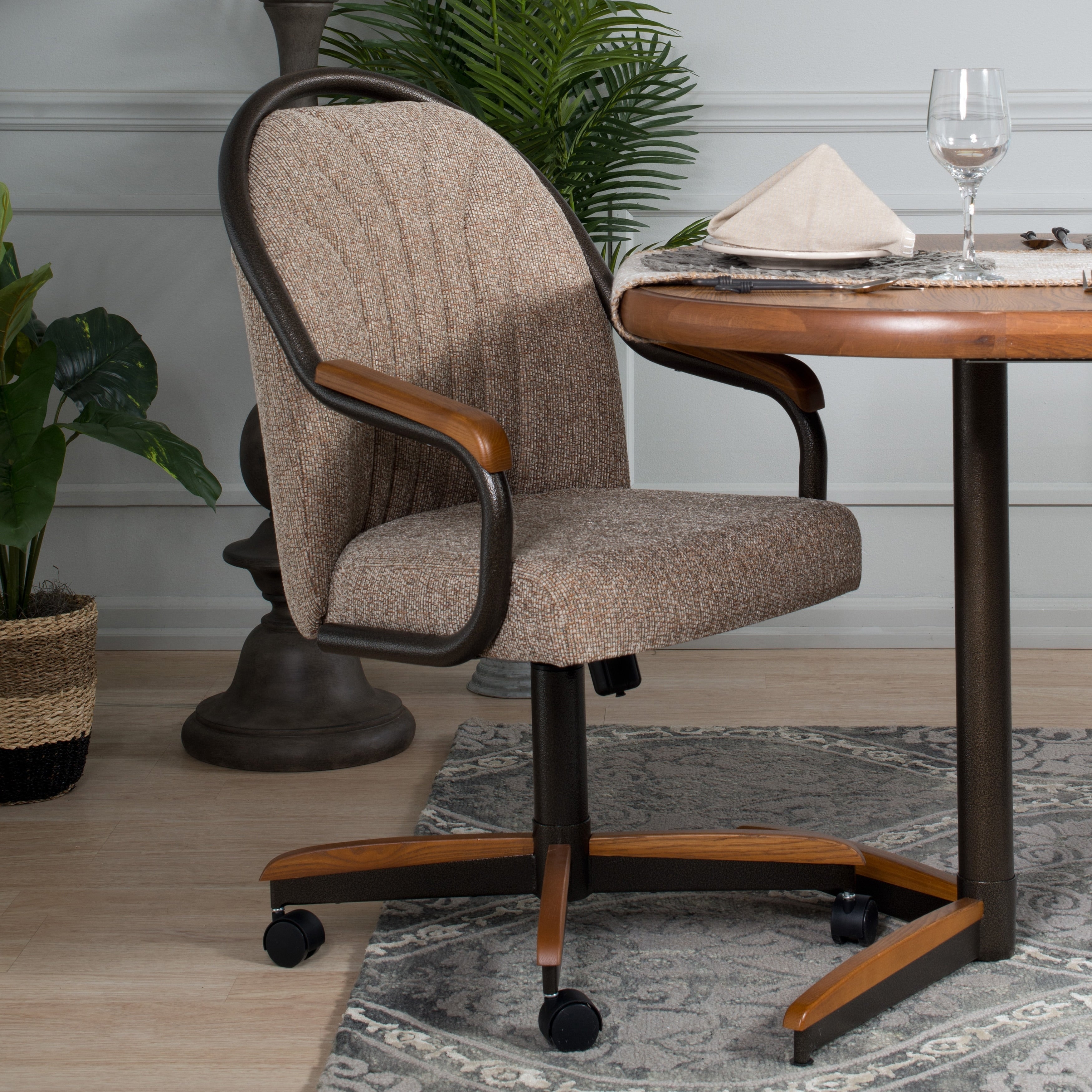 Casual Dining Barell Swivel And Tilt Rolling Dining Chair