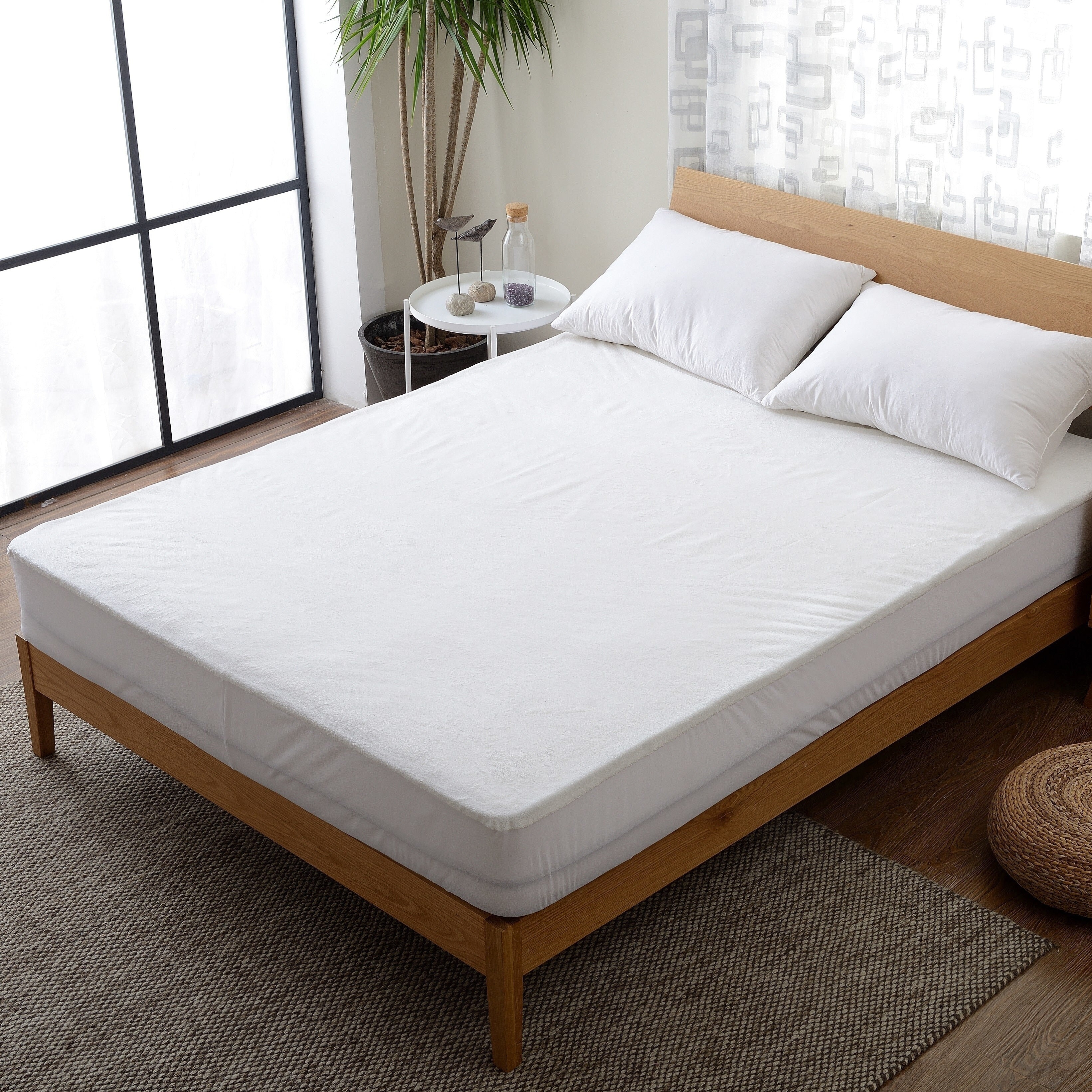 Cheer Collection Velvet Plush Waterproof Mattress Protector