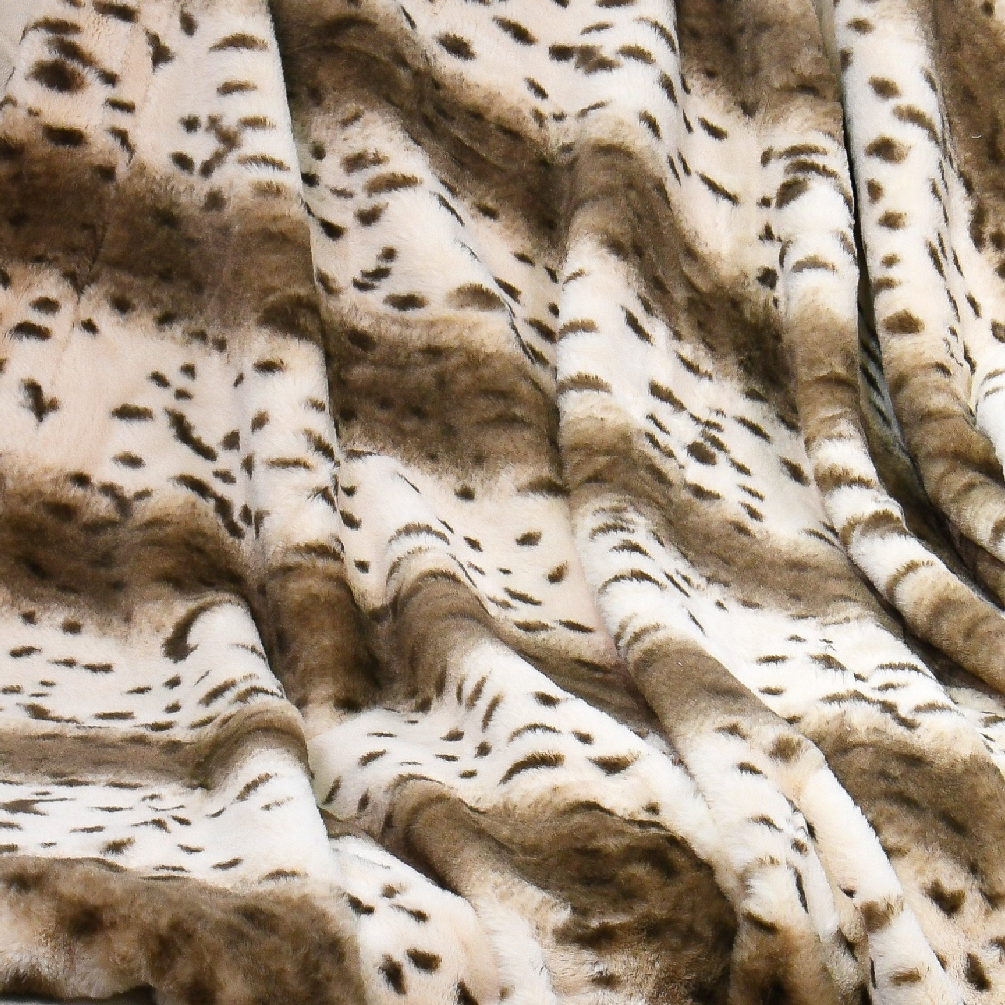 Boon Citraka Brown Faux Fur Reversible Sherpa Throw