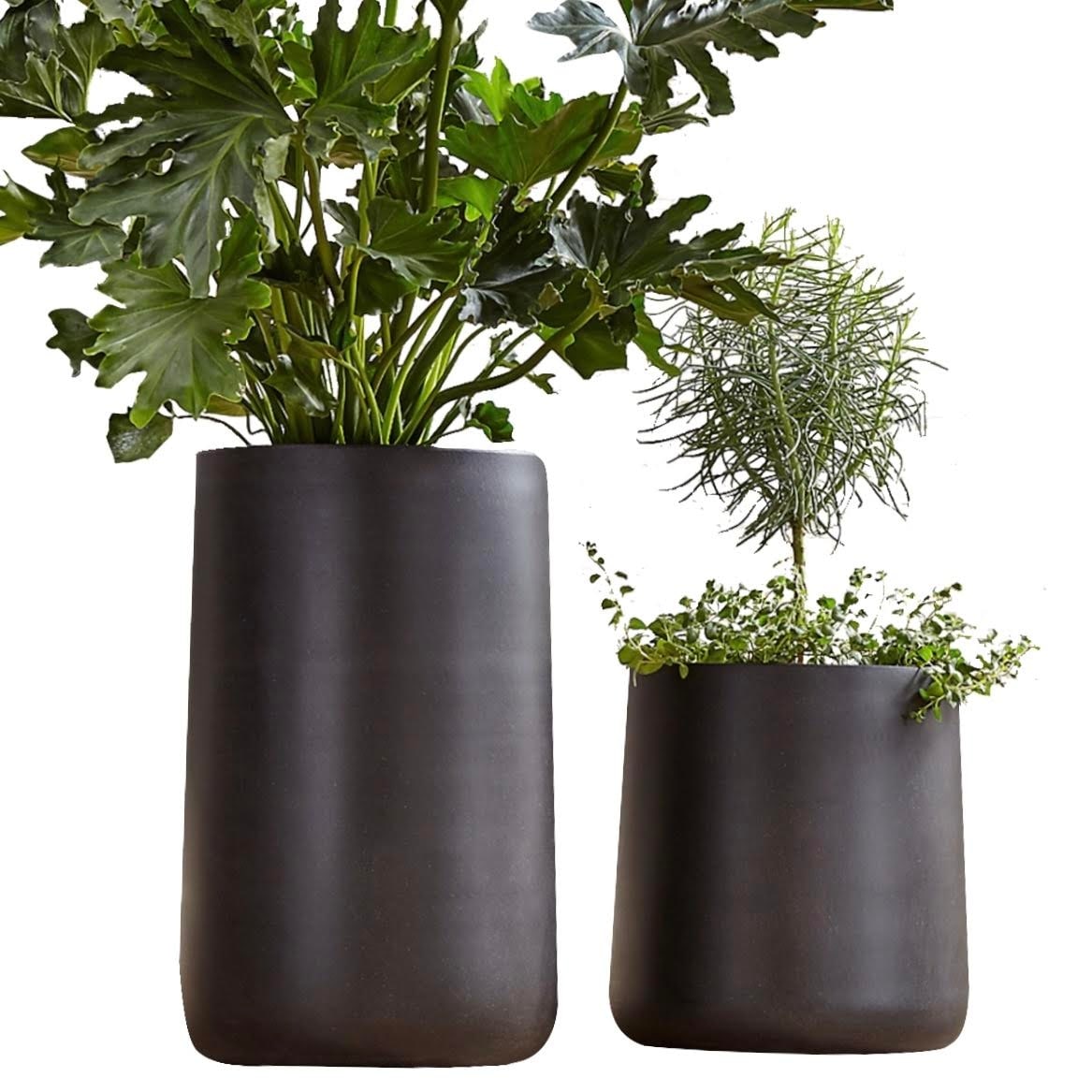 Glendale 15 Dia. X 15.5 H Fiberstone Round Planter In Black Finish