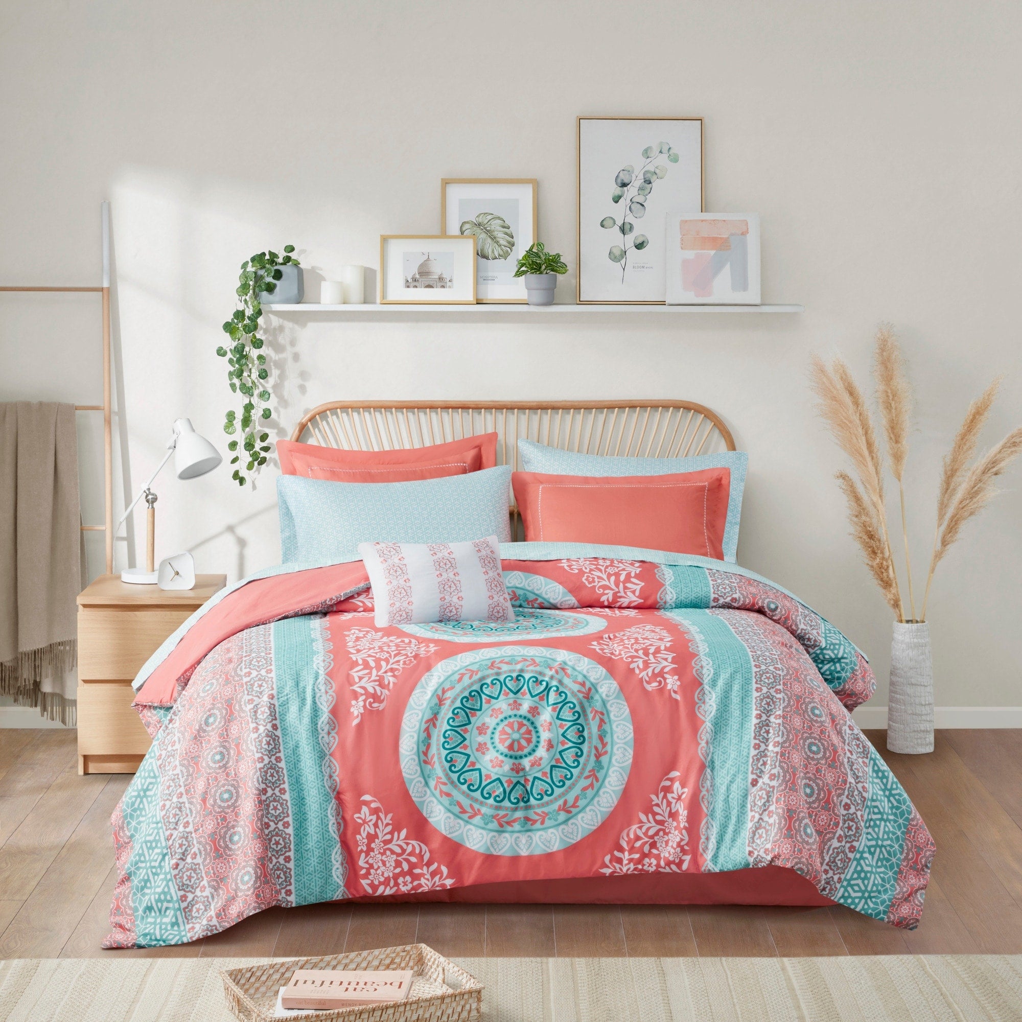 Intelligent Design Eleni Coral Bed In A Bag Set
