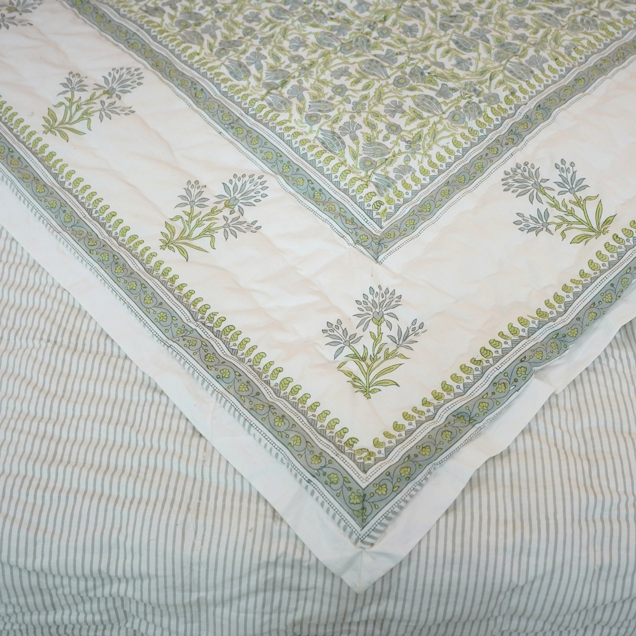 Fabdivine Cotton Quilt Hand Block Printed Vegetable Dye Gray Floral Eco Friendly Reversible Bedspread Natural Dye Bedding