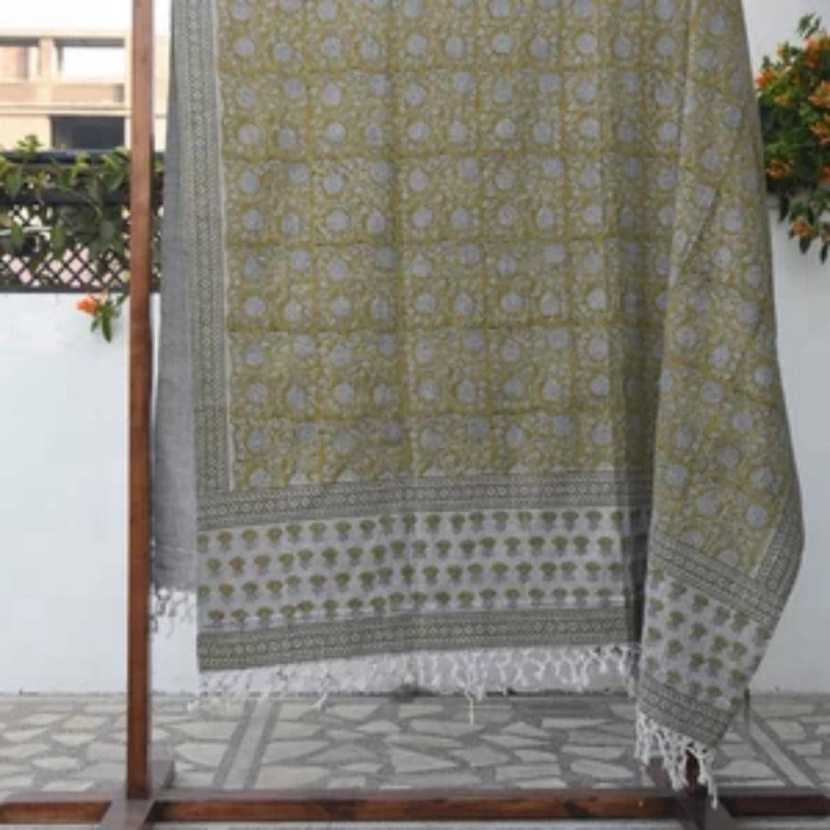 Fabdivine Floral 6 Kamal Handwoven Cotton Blanket Stylish Block Print Reversible Throw With Artisan Tassels 90 X 54