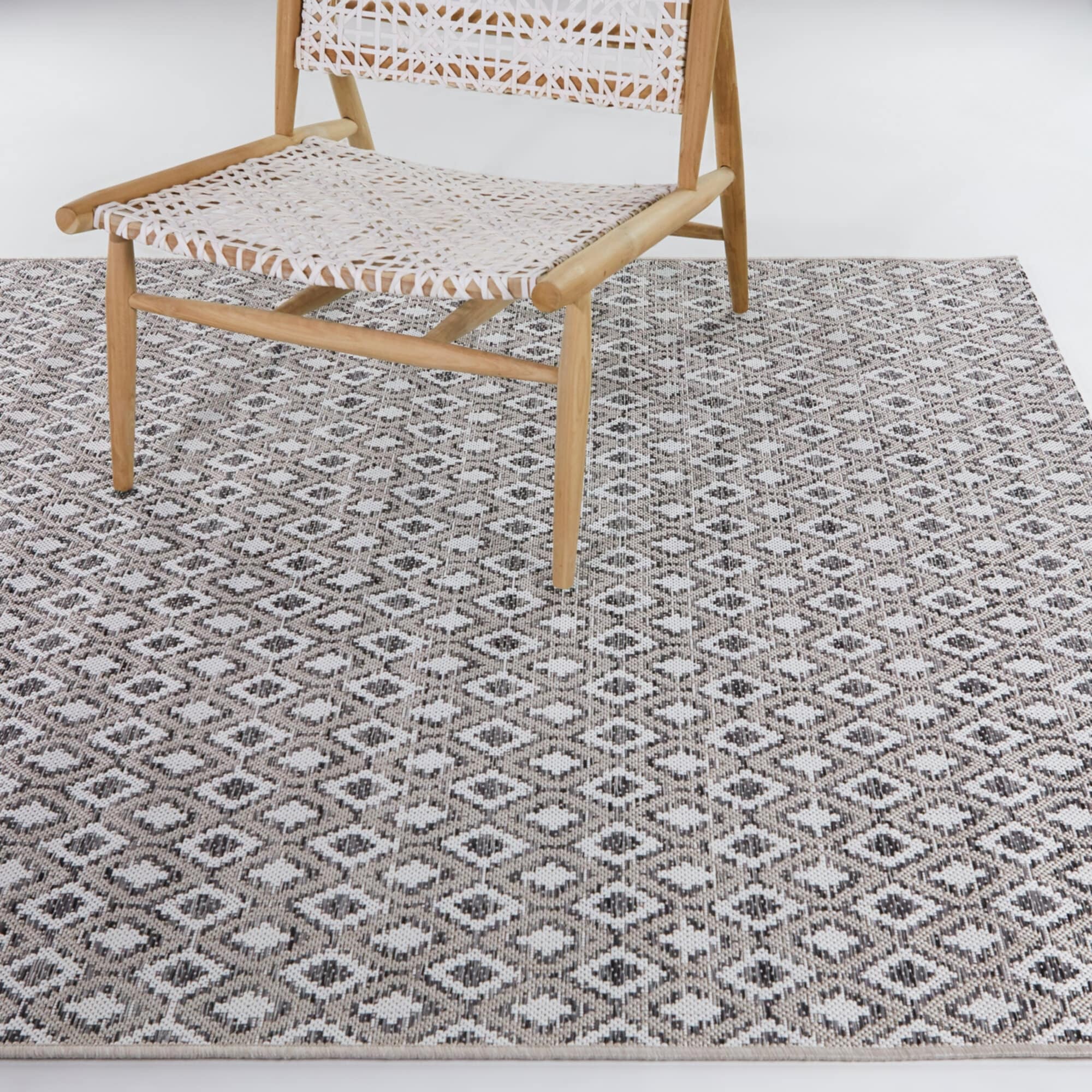 Fabien Diamond Trellis Area Rug