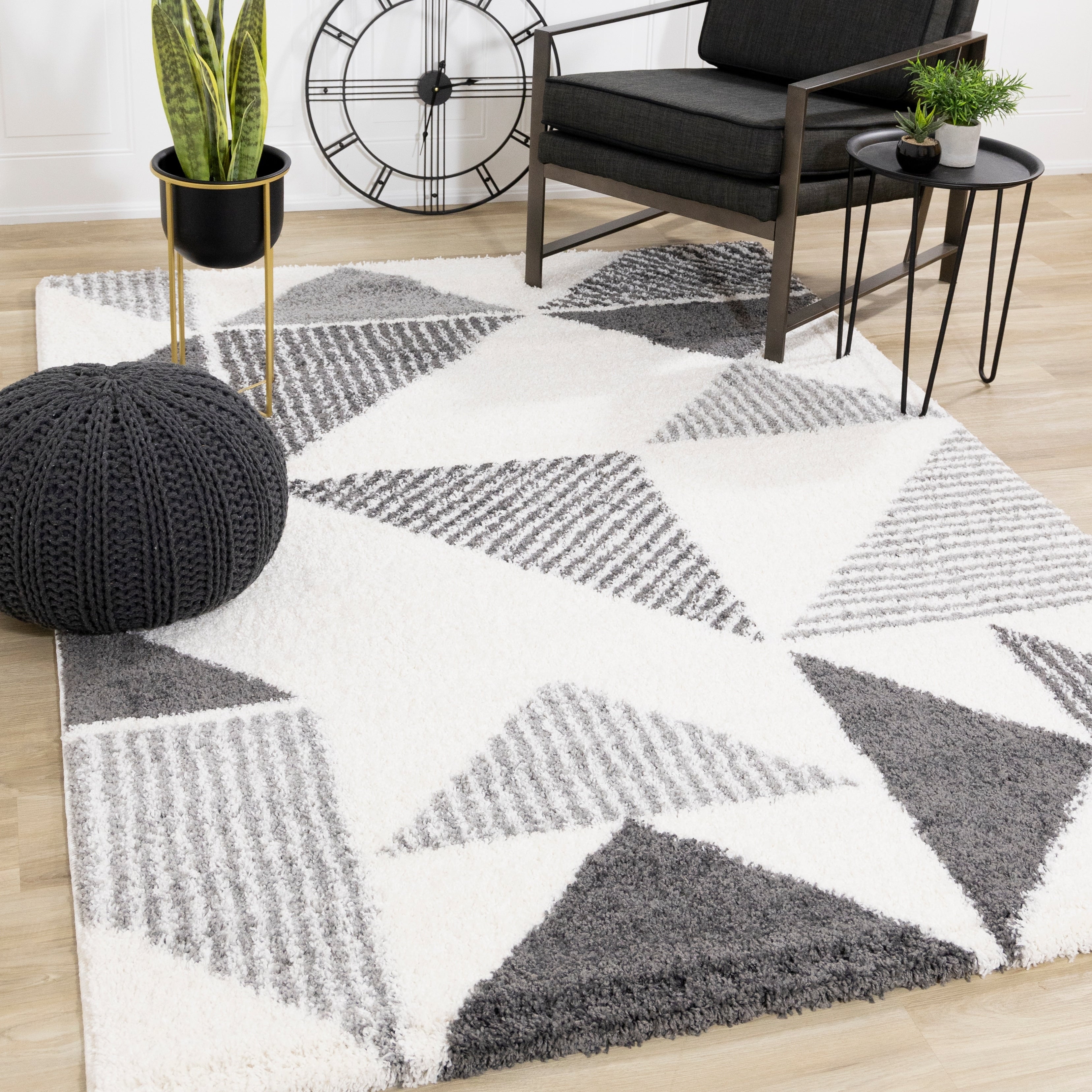 Finesse White Gray Triangle Trill Rug