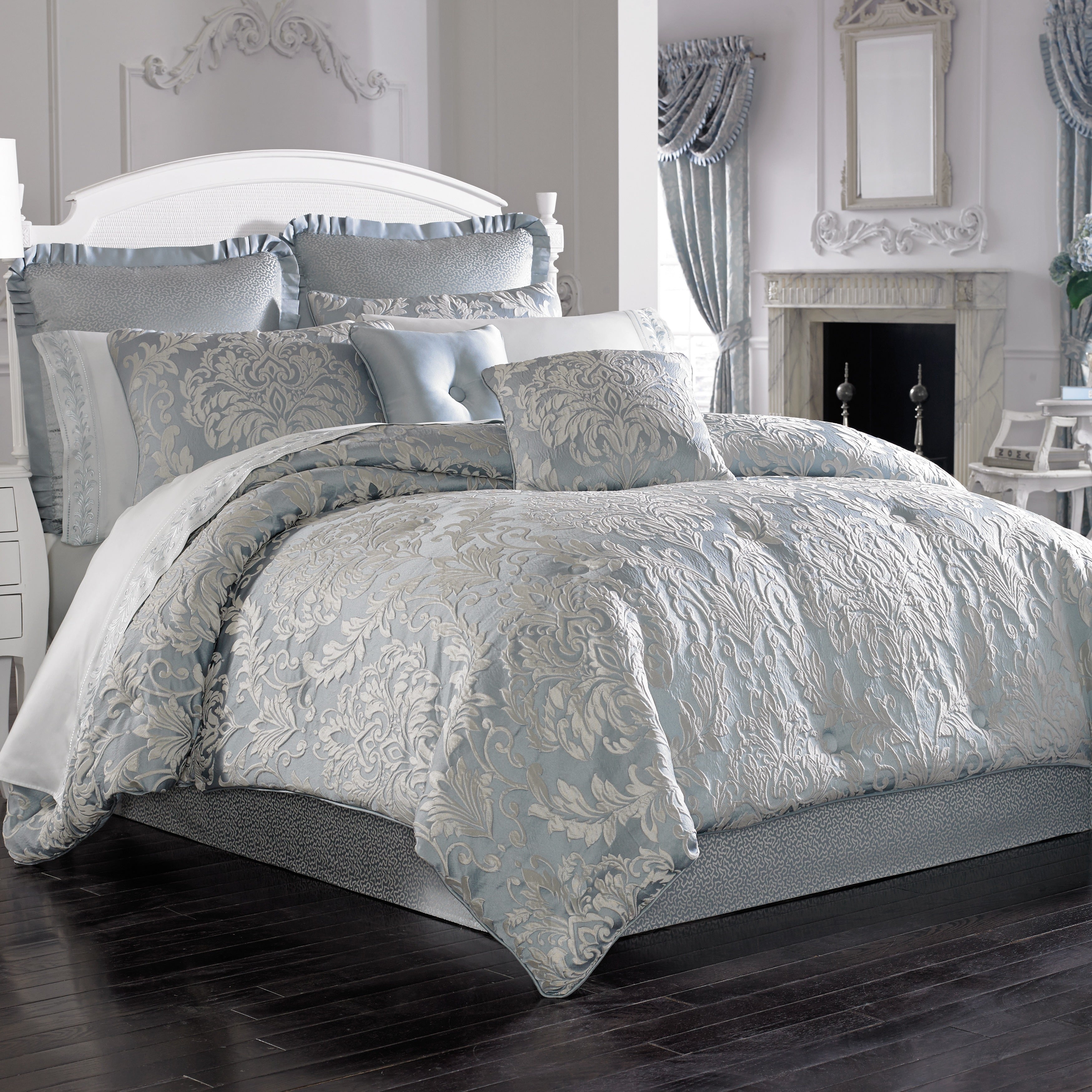 Five Queens Court Faith Woven Jacquard 4 Piece Comforter Set