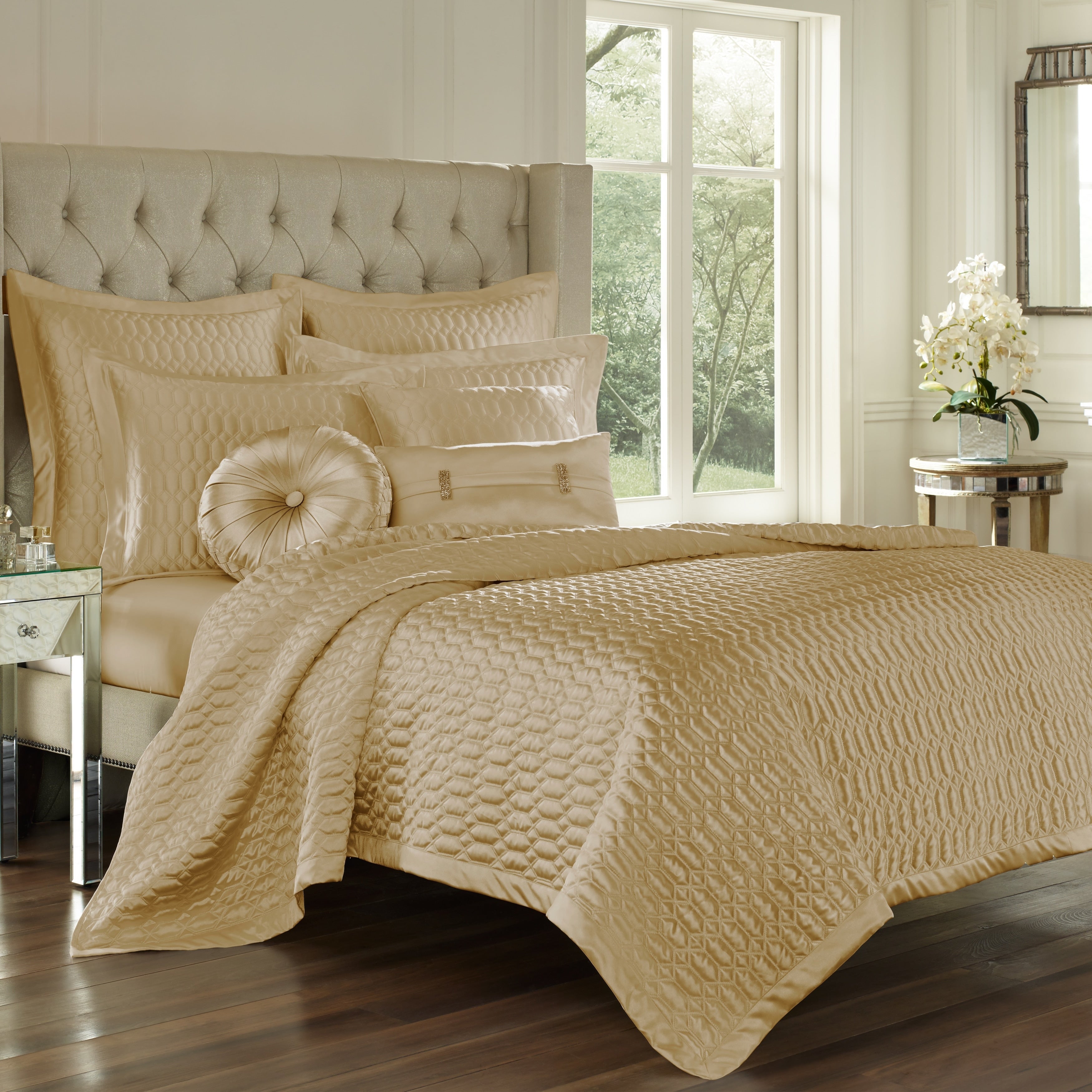 Five Queens Court Saranda Quilt