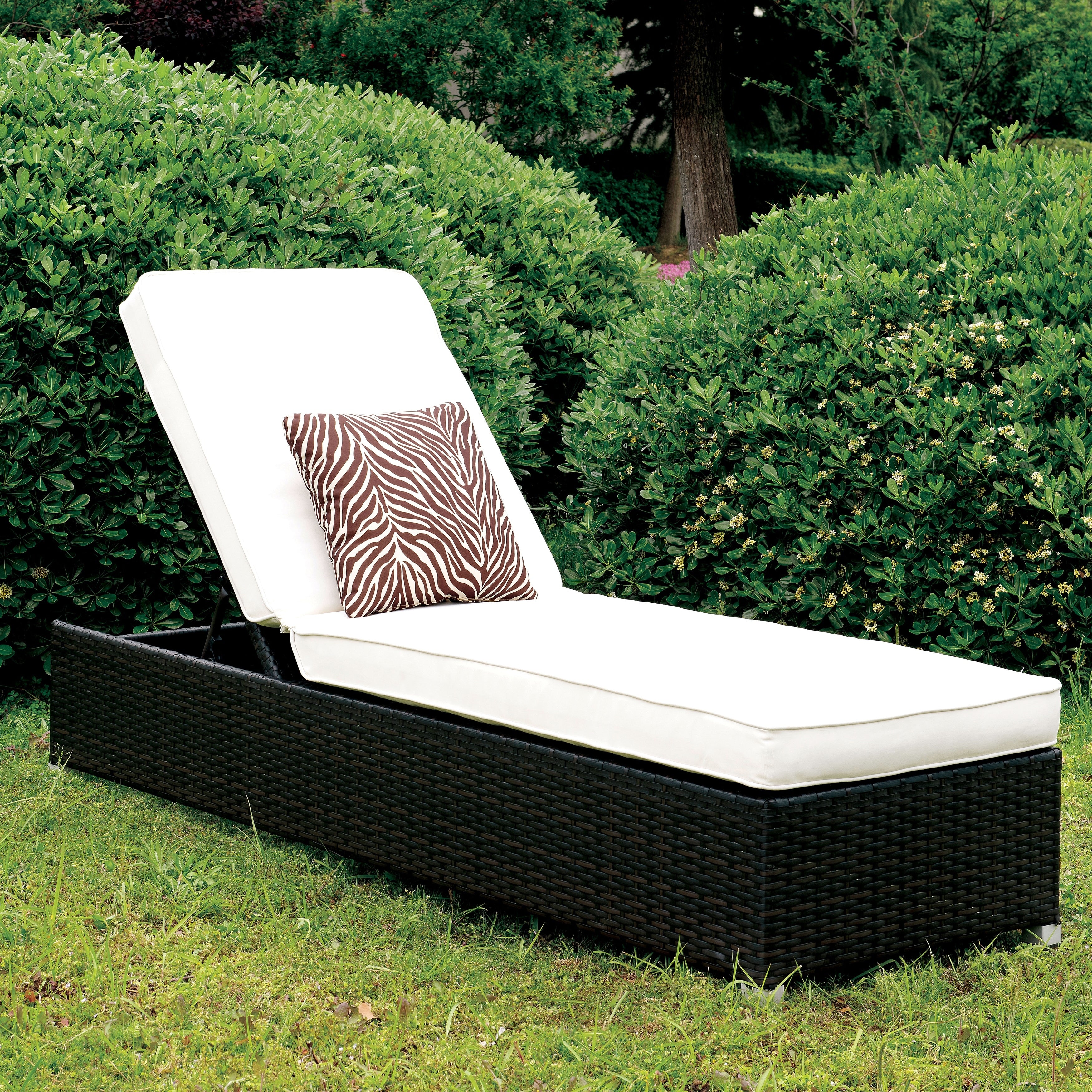 Furniture Of America Patten Wicker Inspired Adjustable Chaise Lounge With Pillow