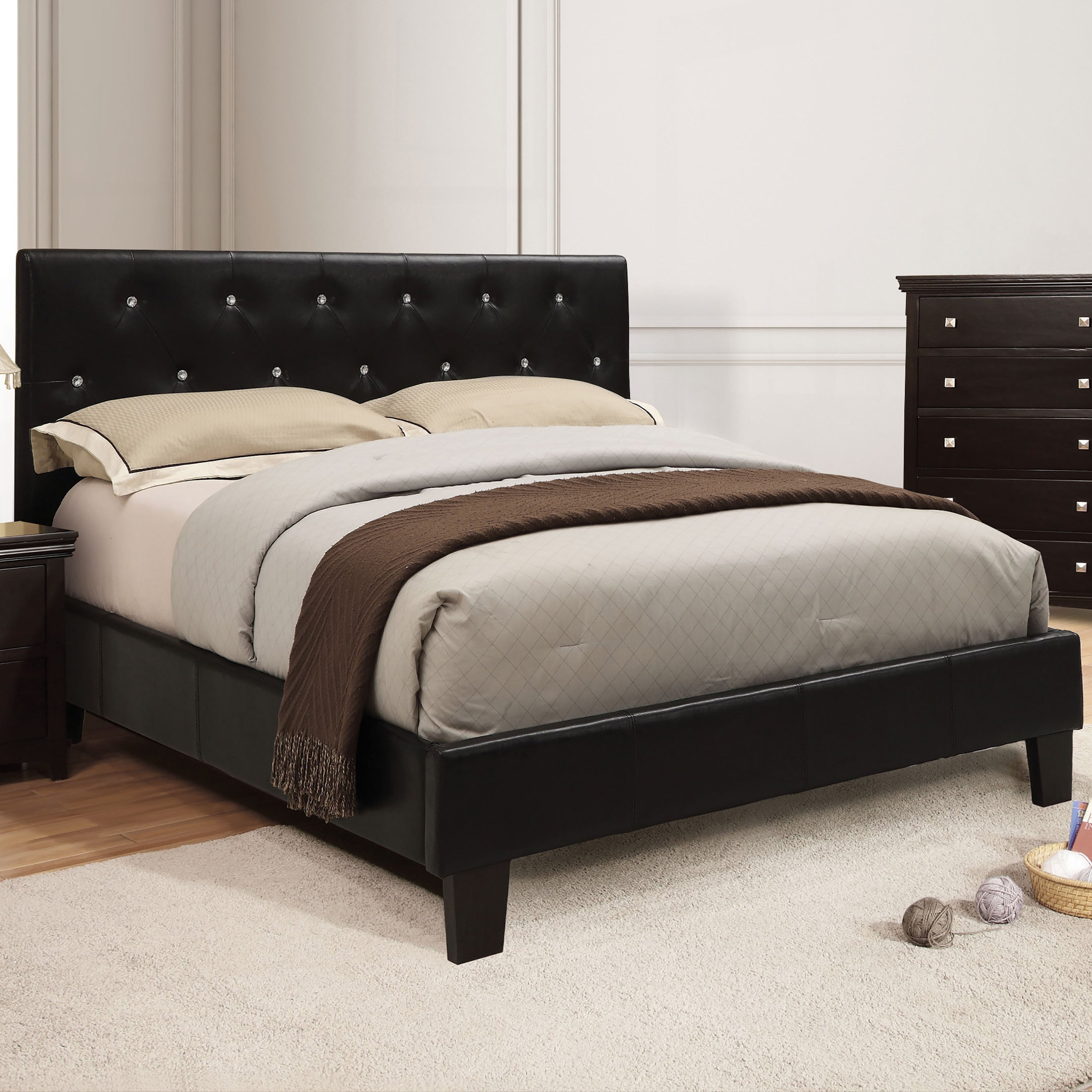 Furniture Of America Mircella Tufted Leatherette Platform Bed