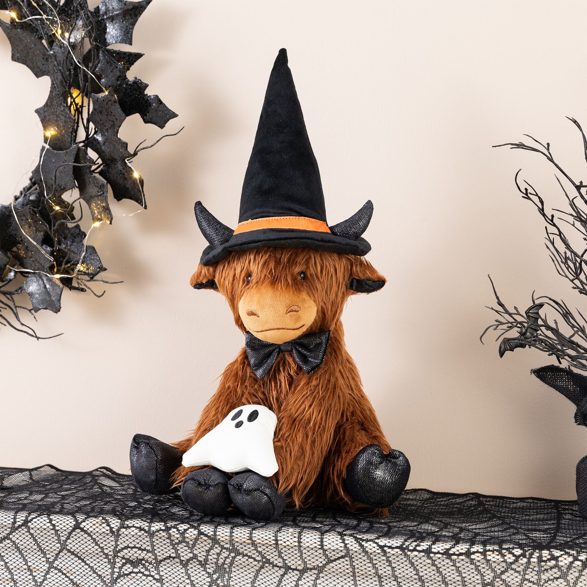 Glitzhome 19 H Halloween Fabric Highland Cow Shelf Sitter