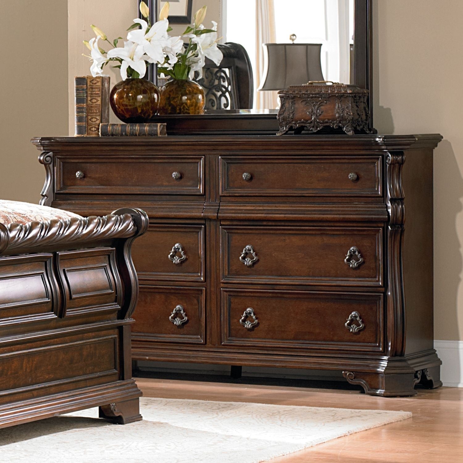 Gracewood Hollow Sulkuqi Brownstone Traditional 8 Drawer Dresser