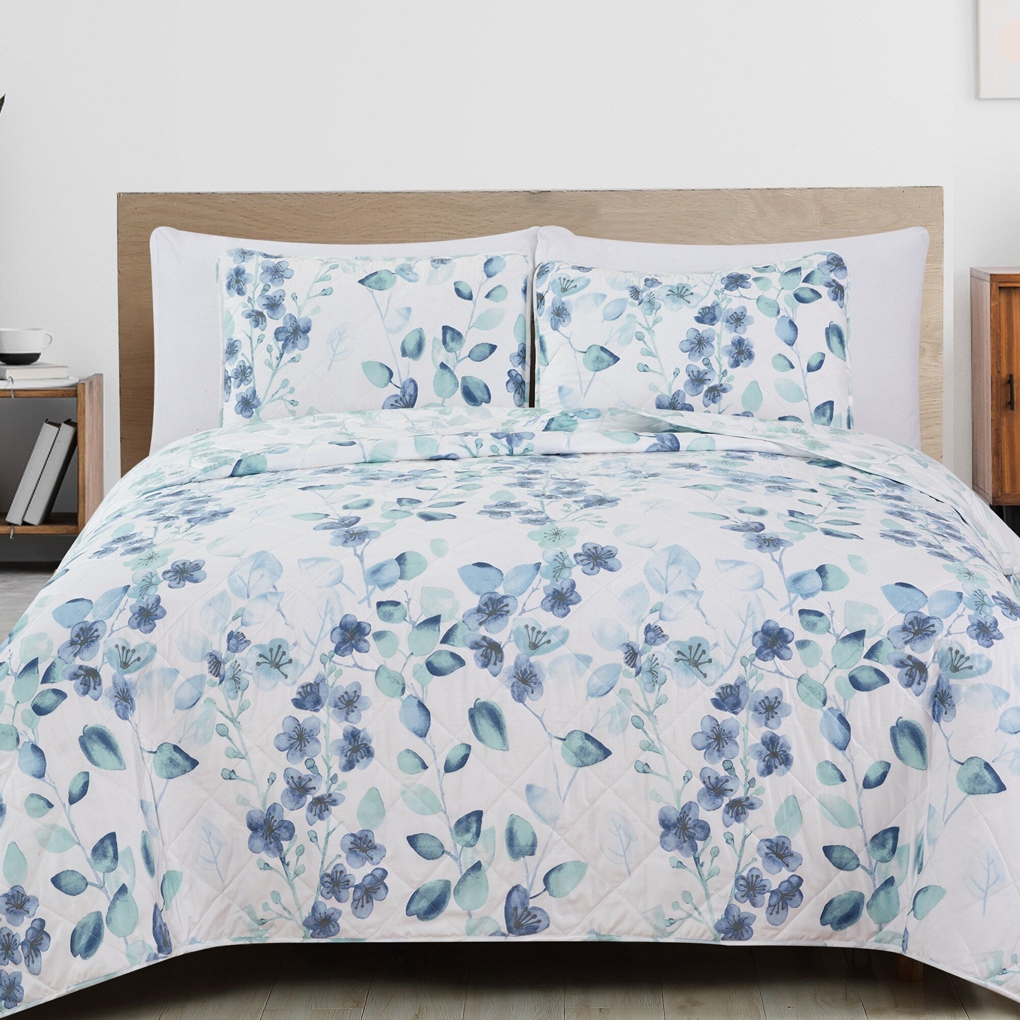 Great Bay Home Miranda Watercolor Leaves Reversible Quilt Set