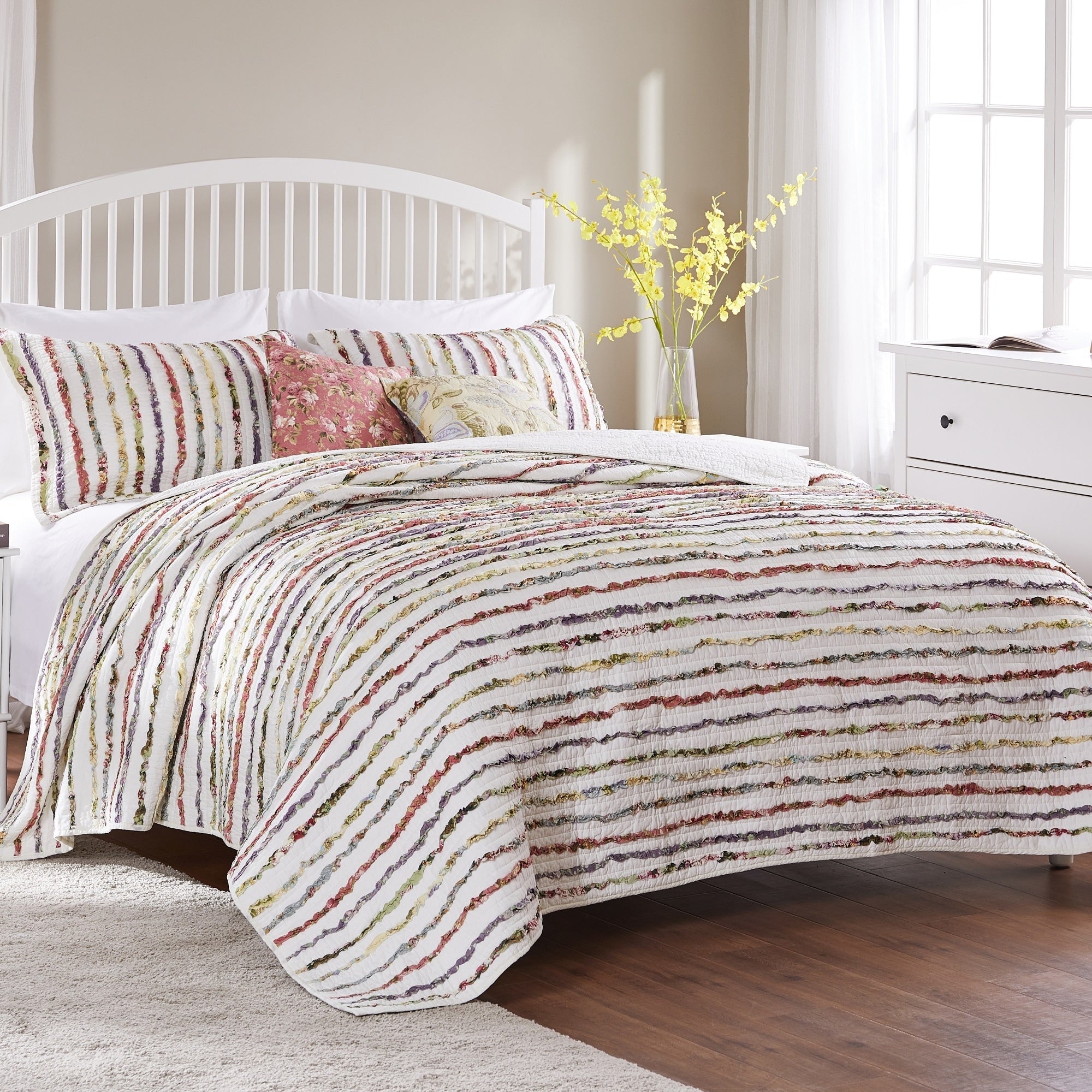 Greenland Home Fashions Bella Multicolor Ruffled Floral Print 3 Piece Cotton Quilt Set