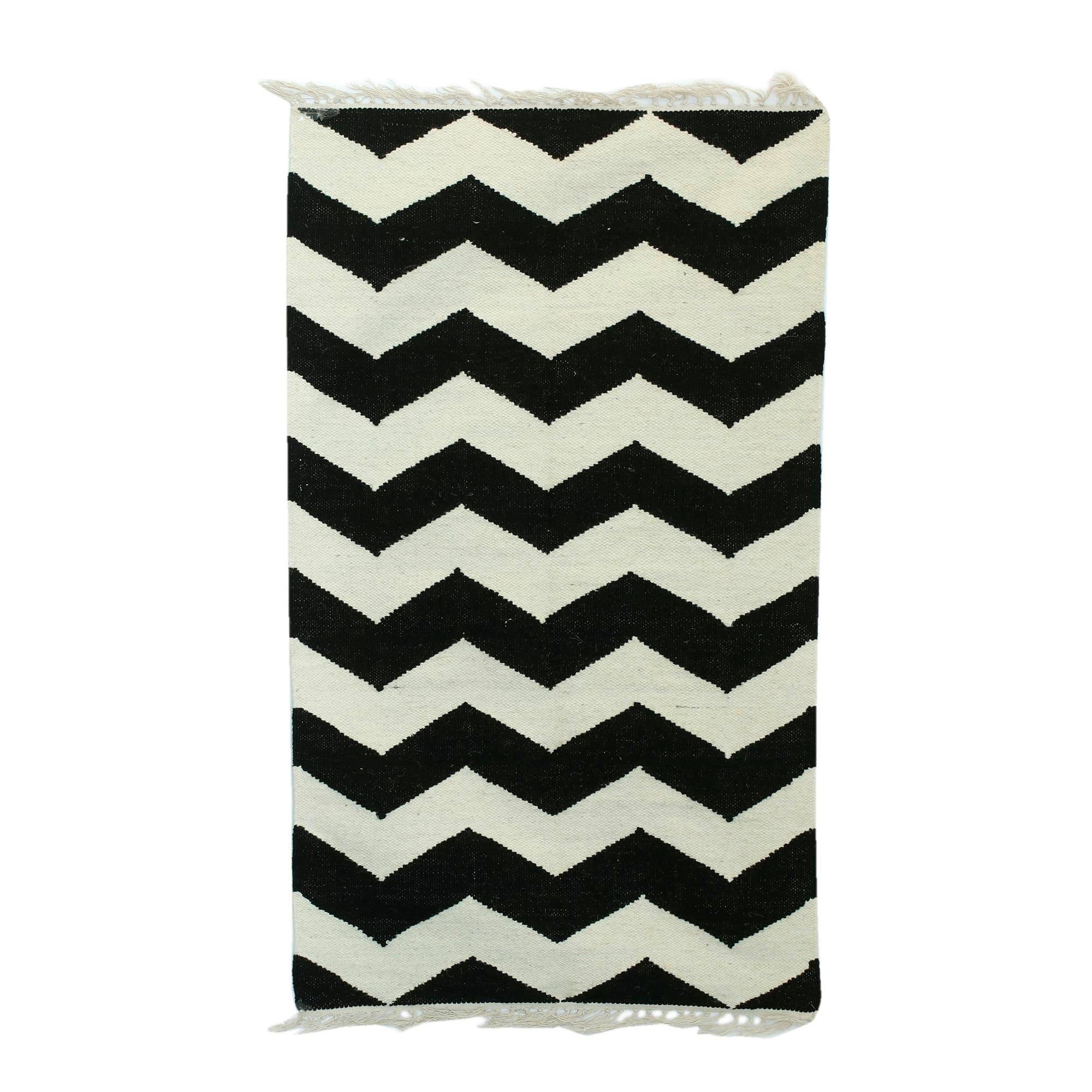 Handmade Entrancing Zigzags Wool Dhurrie Rug India Big