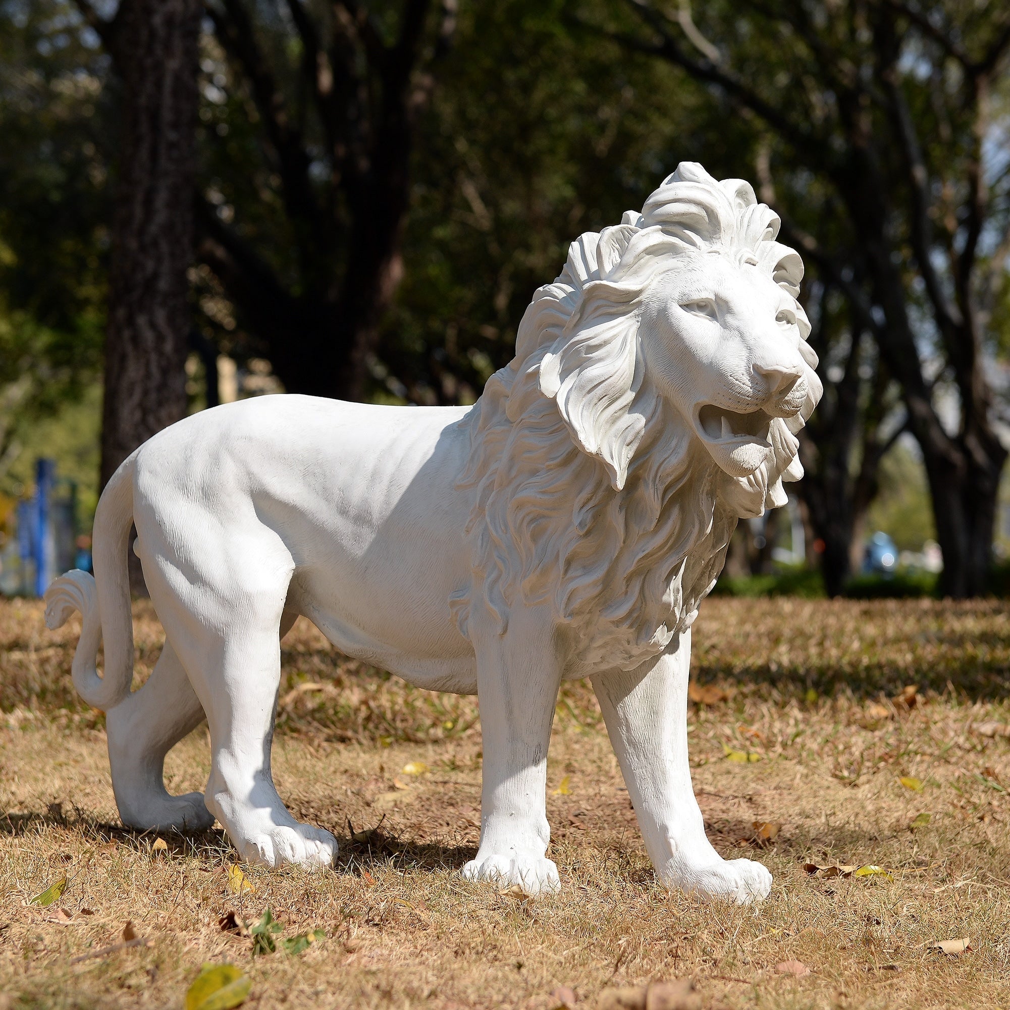 Hi Line Lion Facing Right Statue